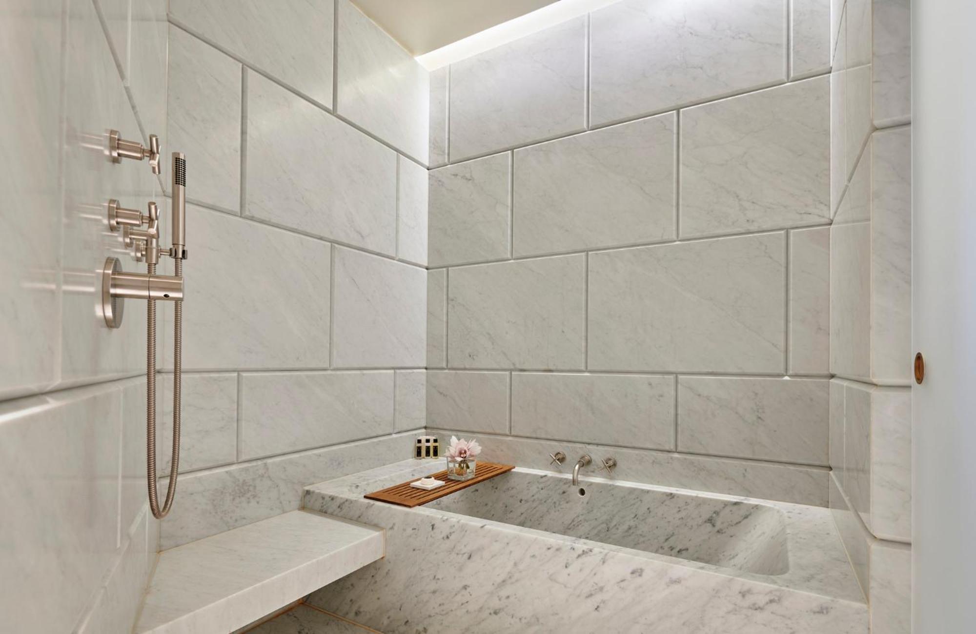 Deluxe Suite,1722945975:JPEG