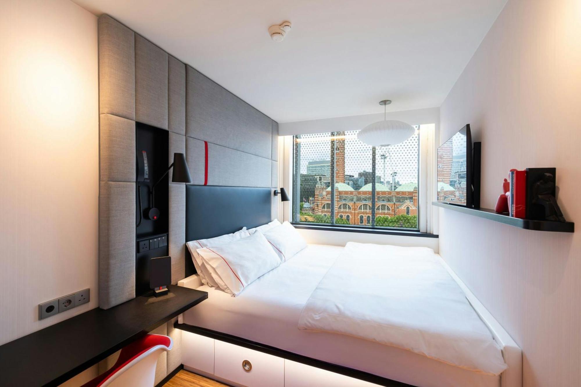 Zimmer mit Kingsize-Bett und Premium-Blick
