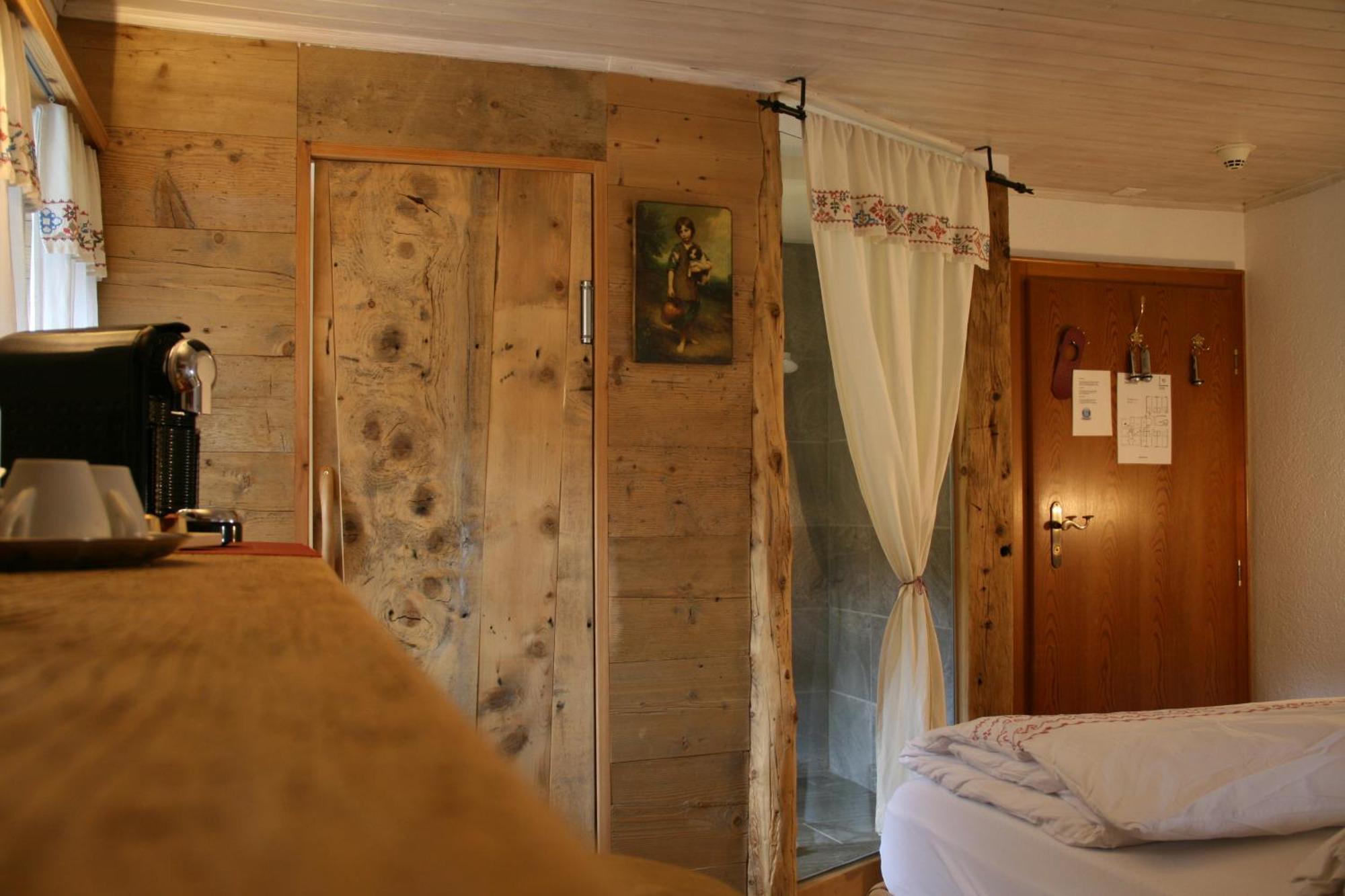 Zimmer mit Queensize-Bett