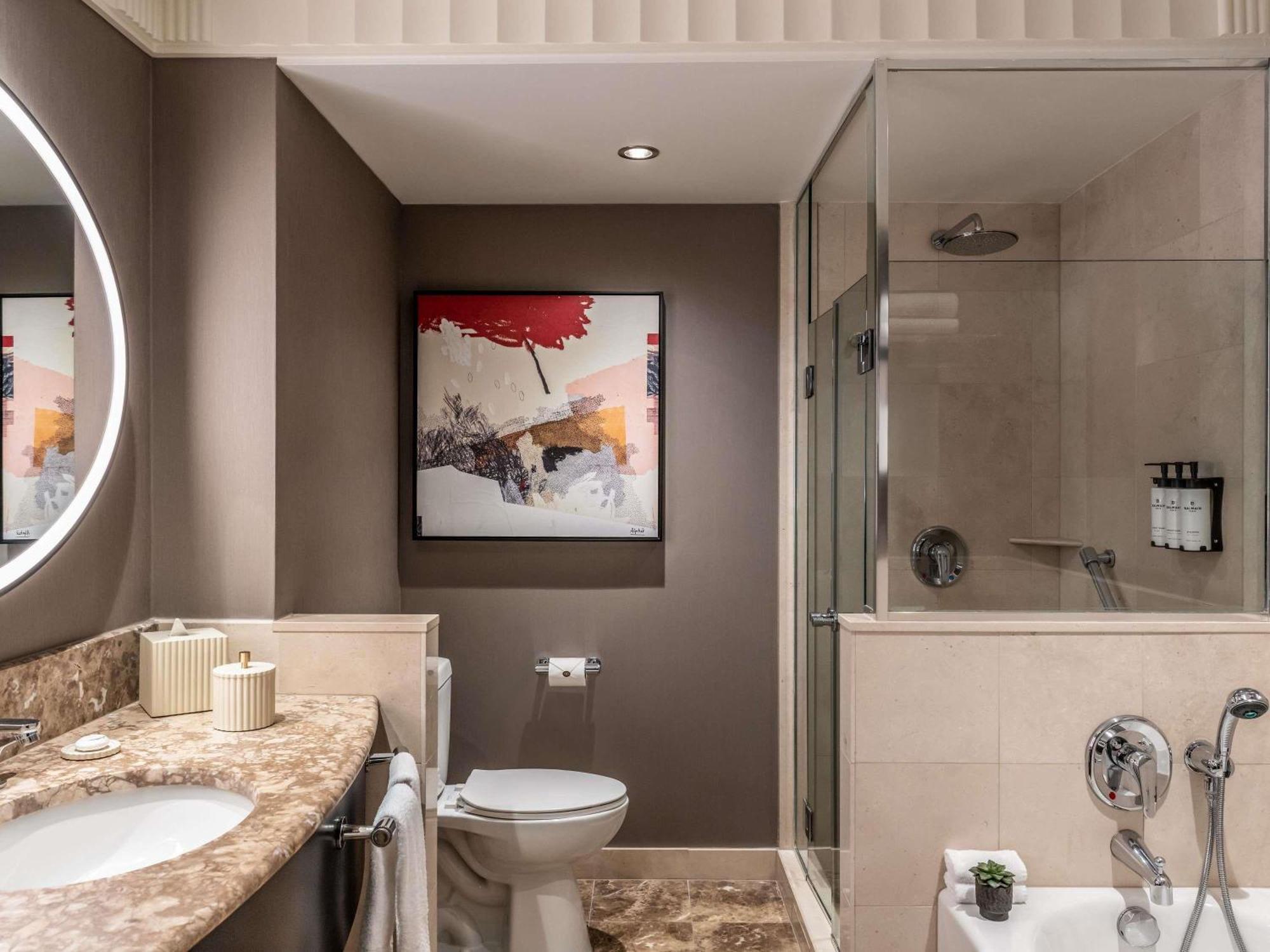 Panoramablick auf die Skyline, 1 Kingsize-Bett, 20. Etage und höher, barrierefrei mit rollstuhlgerechter Dusche