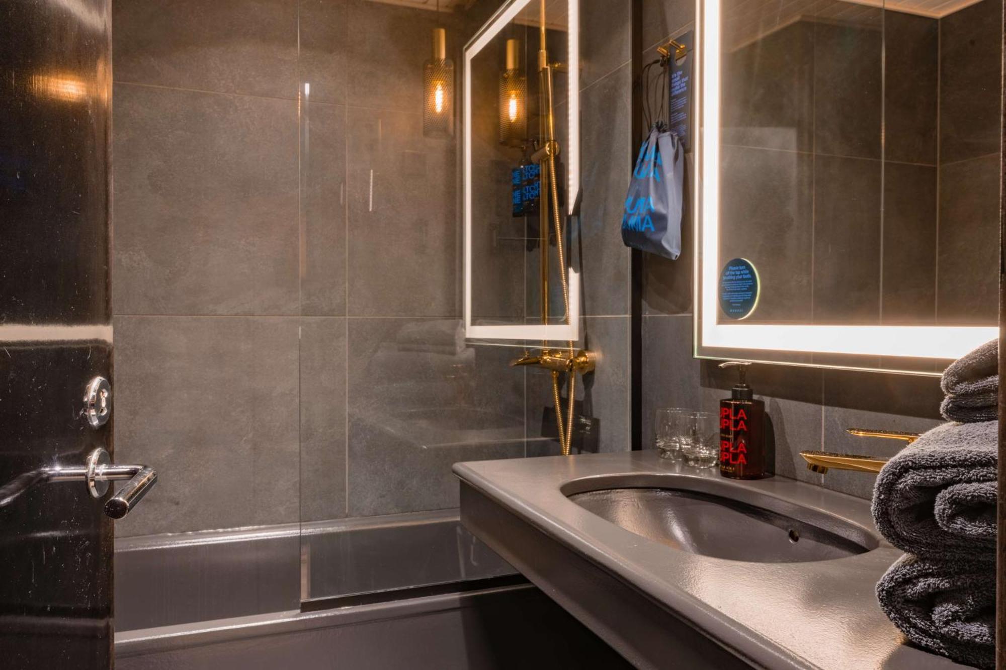 Superior Zimmer mit Kingsize-Bett und Sauna