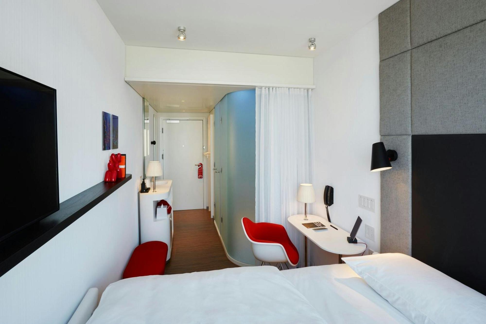 Zimmer mit Kingsize-Bett