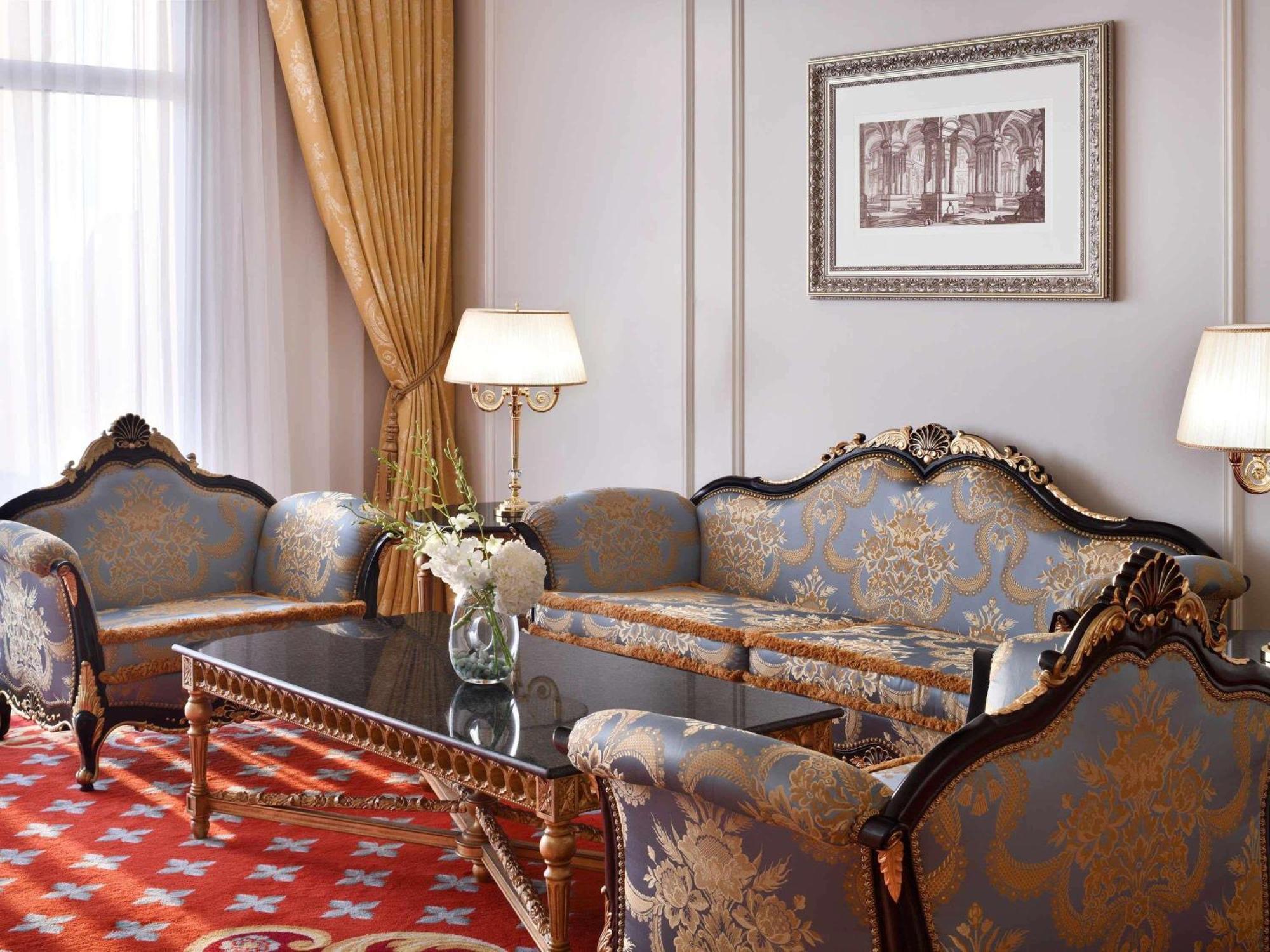 Raffles Präsidentensuite mit Balkon und Zugang zur Lounge