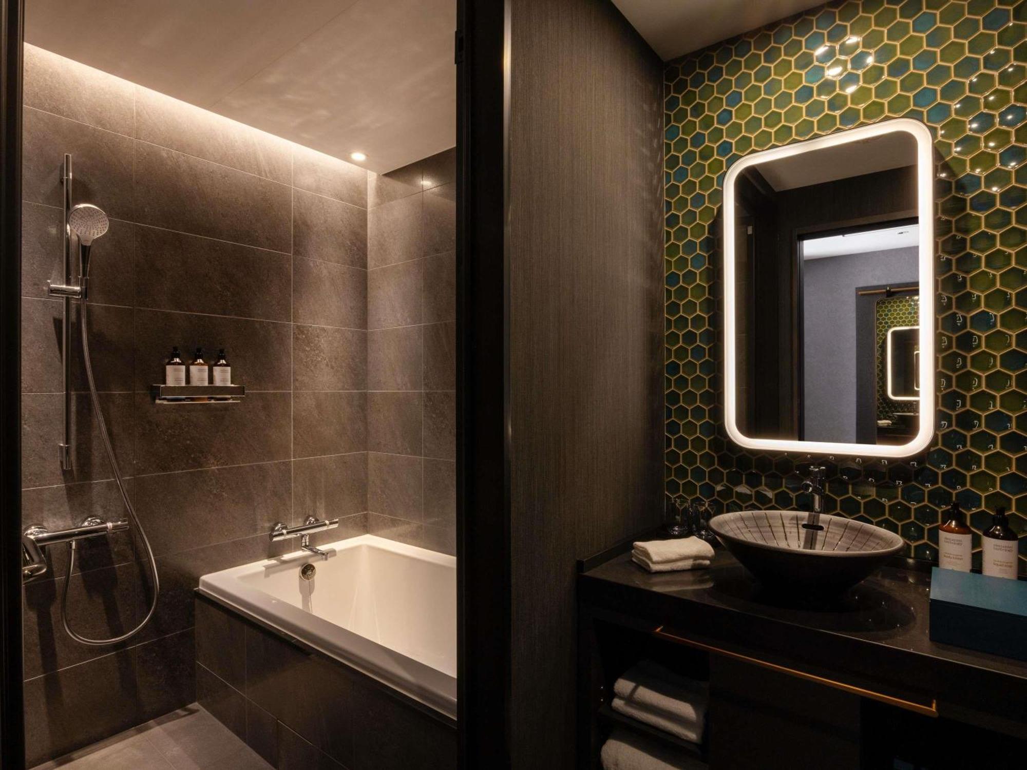 Superior Zimmer mit 1 Kingsize-Bett und Badewanne – Nichtraucher