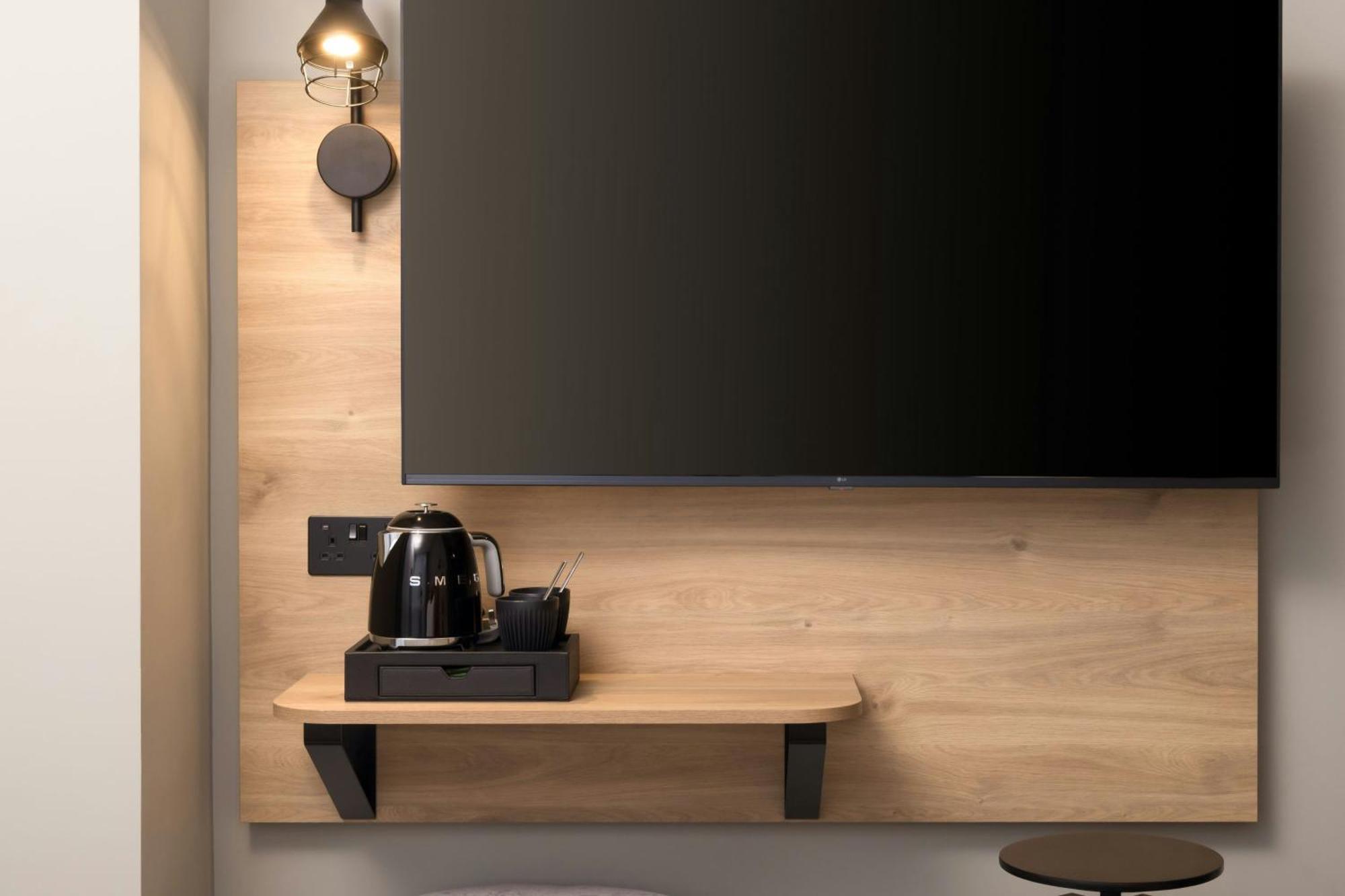 Moxy Showtime Sleeper Queen Zimmer mit Stadtblick