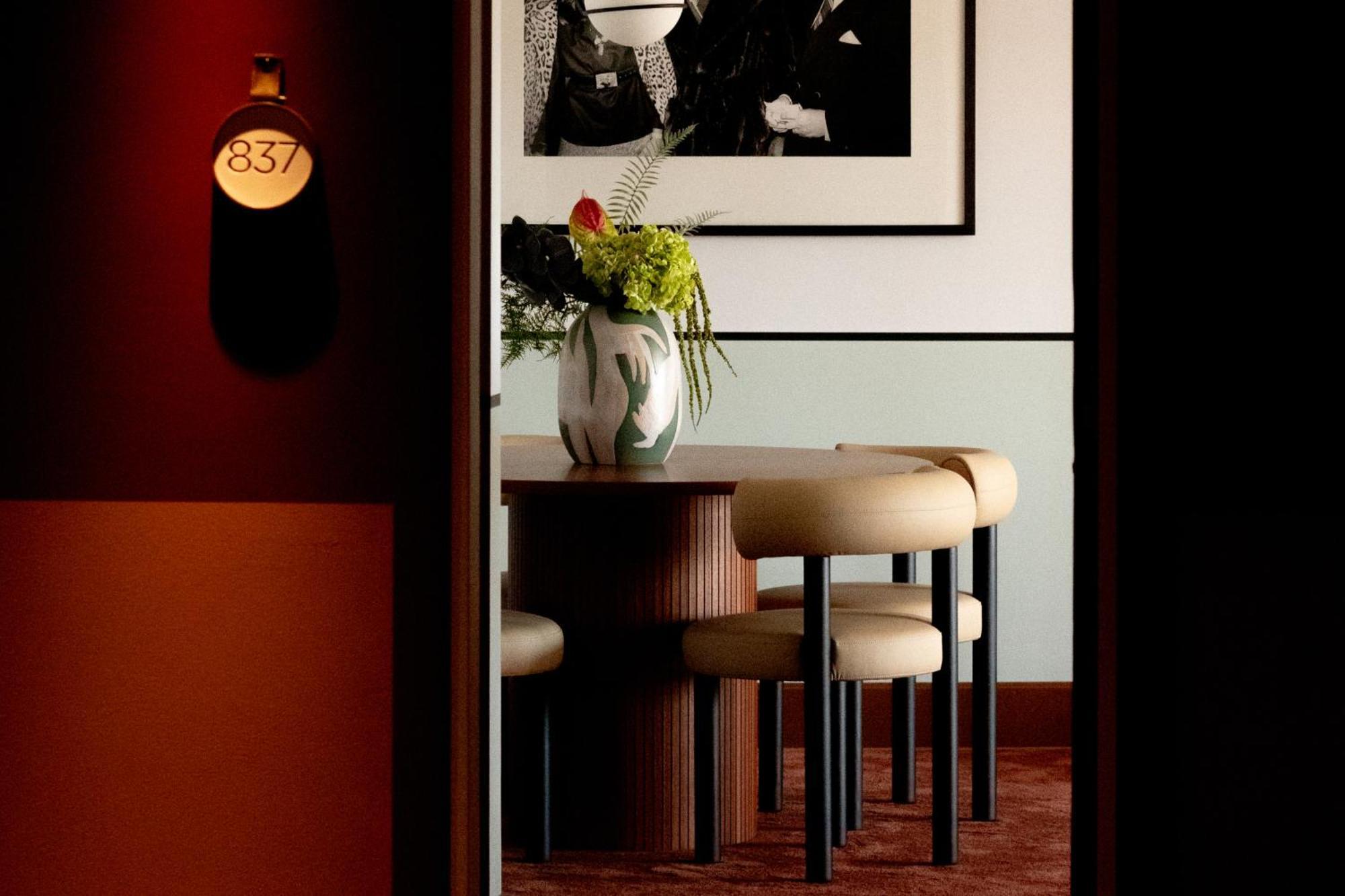 Junior Suite mit 1 Kingsize-Bett und Seeblick