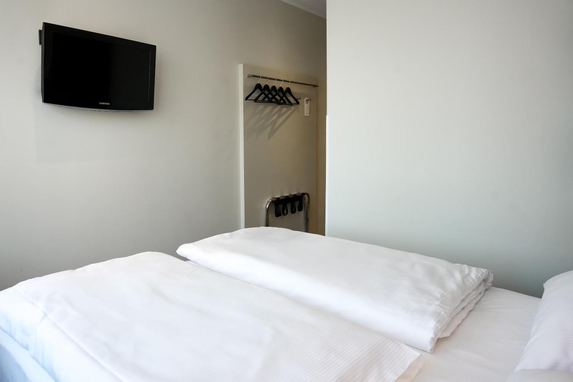 Standard-Zimmer mit Queensize-Bett inkl. Wintergarten-Varieté-Ticket