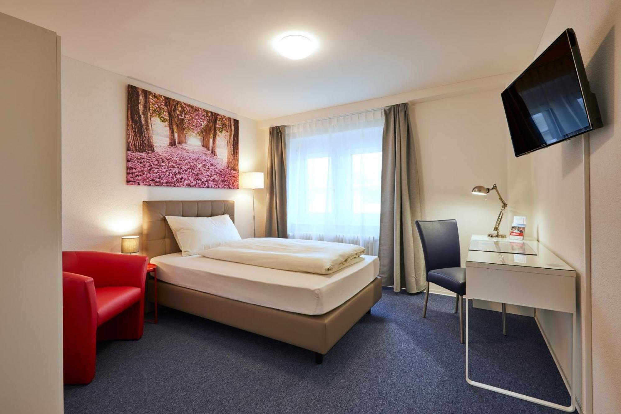 Einzelzimmer im Gemeinschaftsapartment mit Gemeinschaftsbad und Gemeinschaftsküche