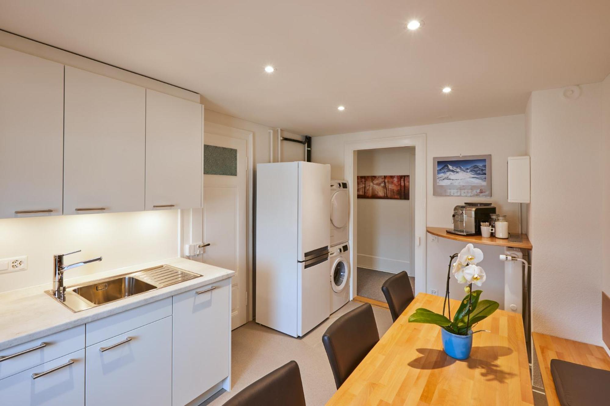 Doppelzimmer im Gemeinschaftsapartment mit Gemeinschaftsbad und Gemeinschaftsküche