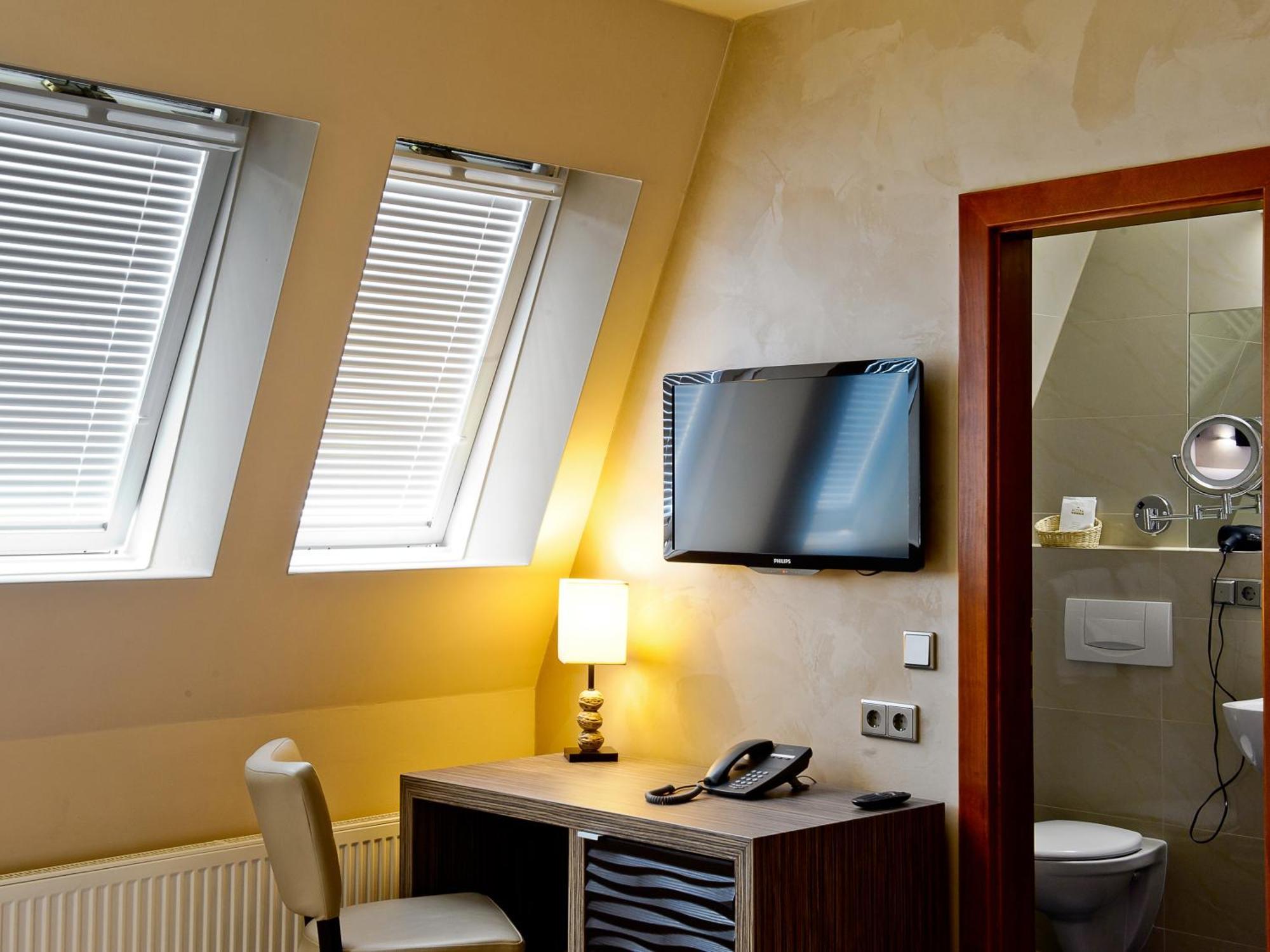 Standard Double Room,1742576977:JPEG