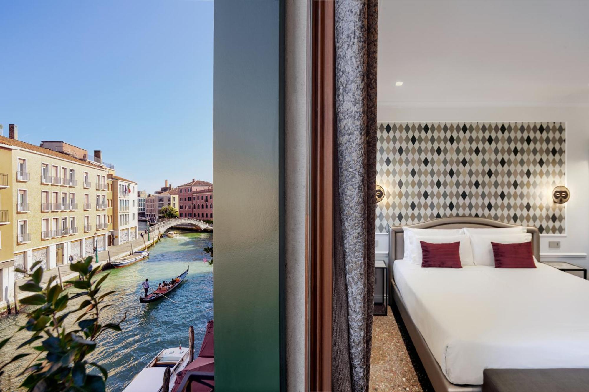 Doppelzimmer mit Blick auf den Kanal