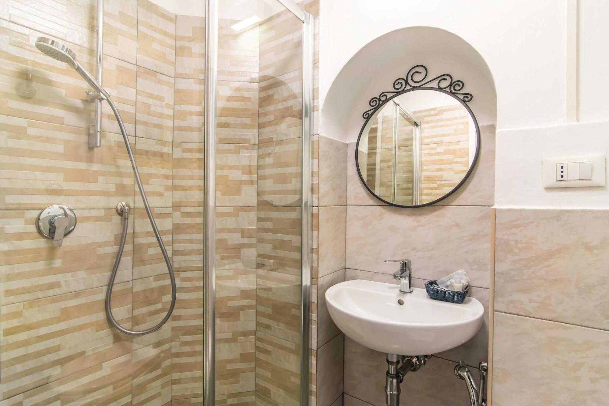 Standard Doppelzimmer mit externem, privatem Bad