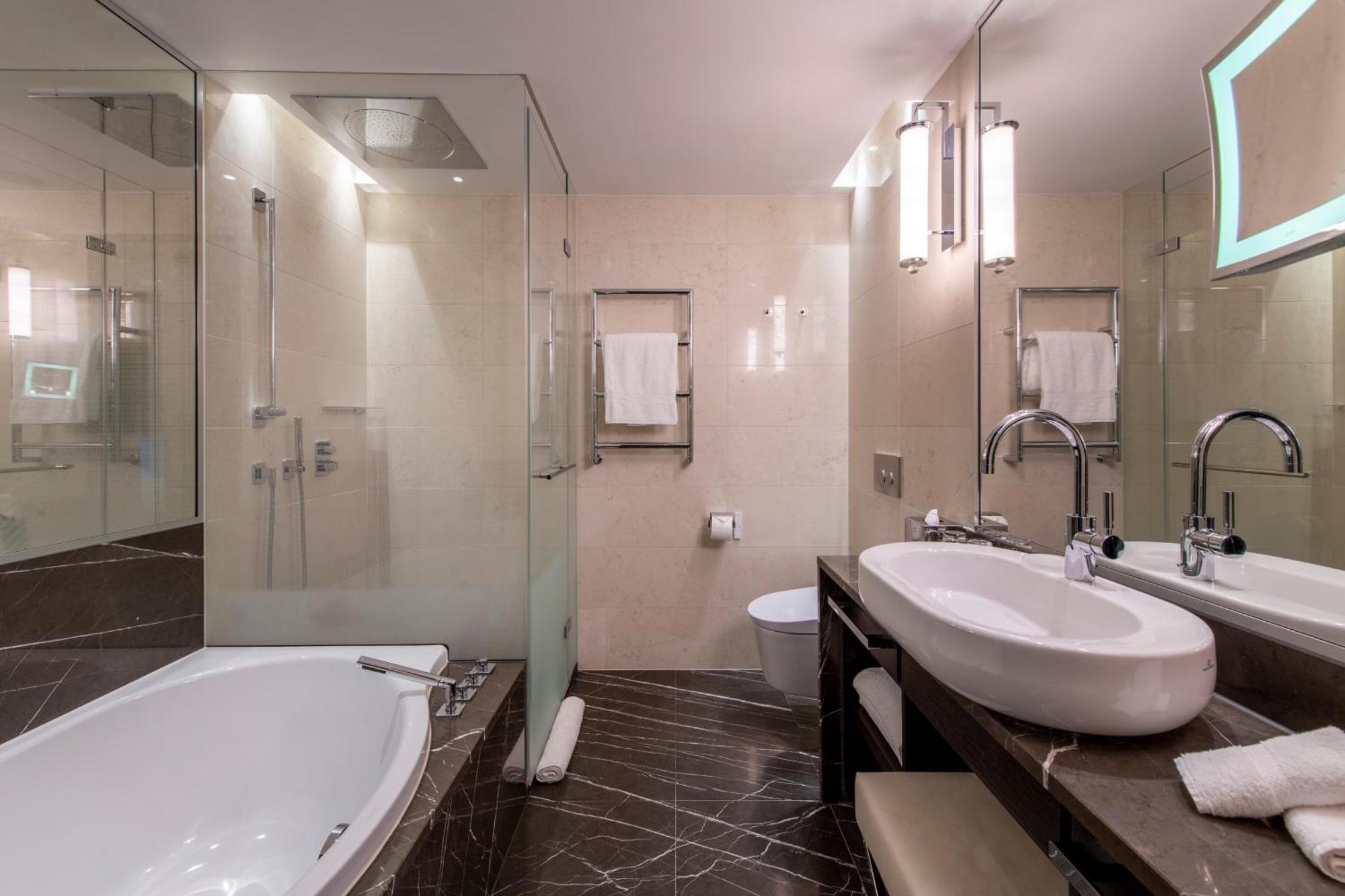 Savoy Suite