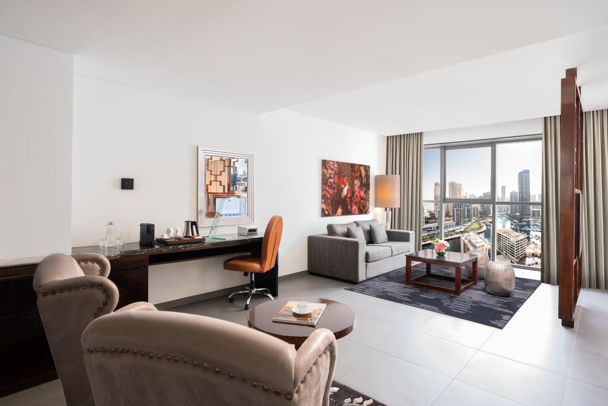 Grand Studio Suite mit Balkon mit Blick auf den Jachthafen und Zugang zur Soluna