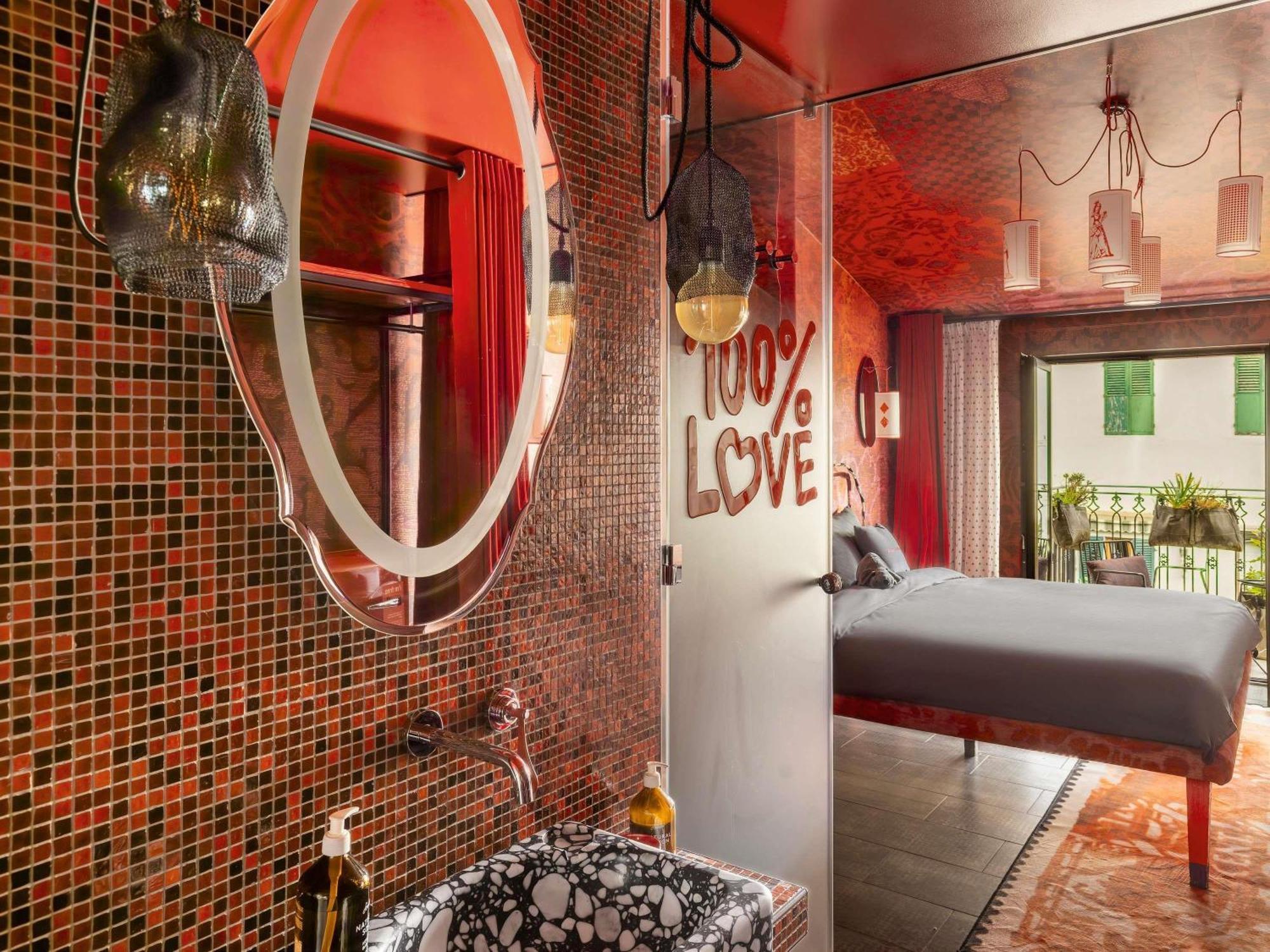 Medium Rosso mit Balkon