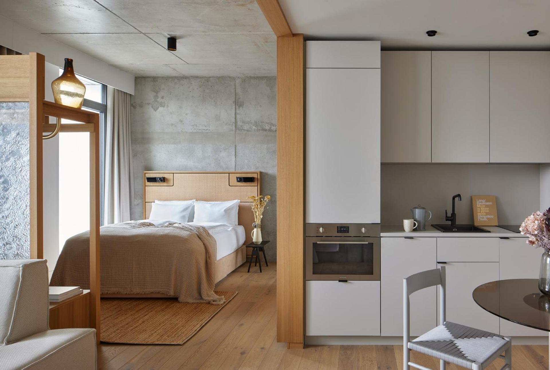 One Bedroom Open Plan Suite,1743655157:JPEG