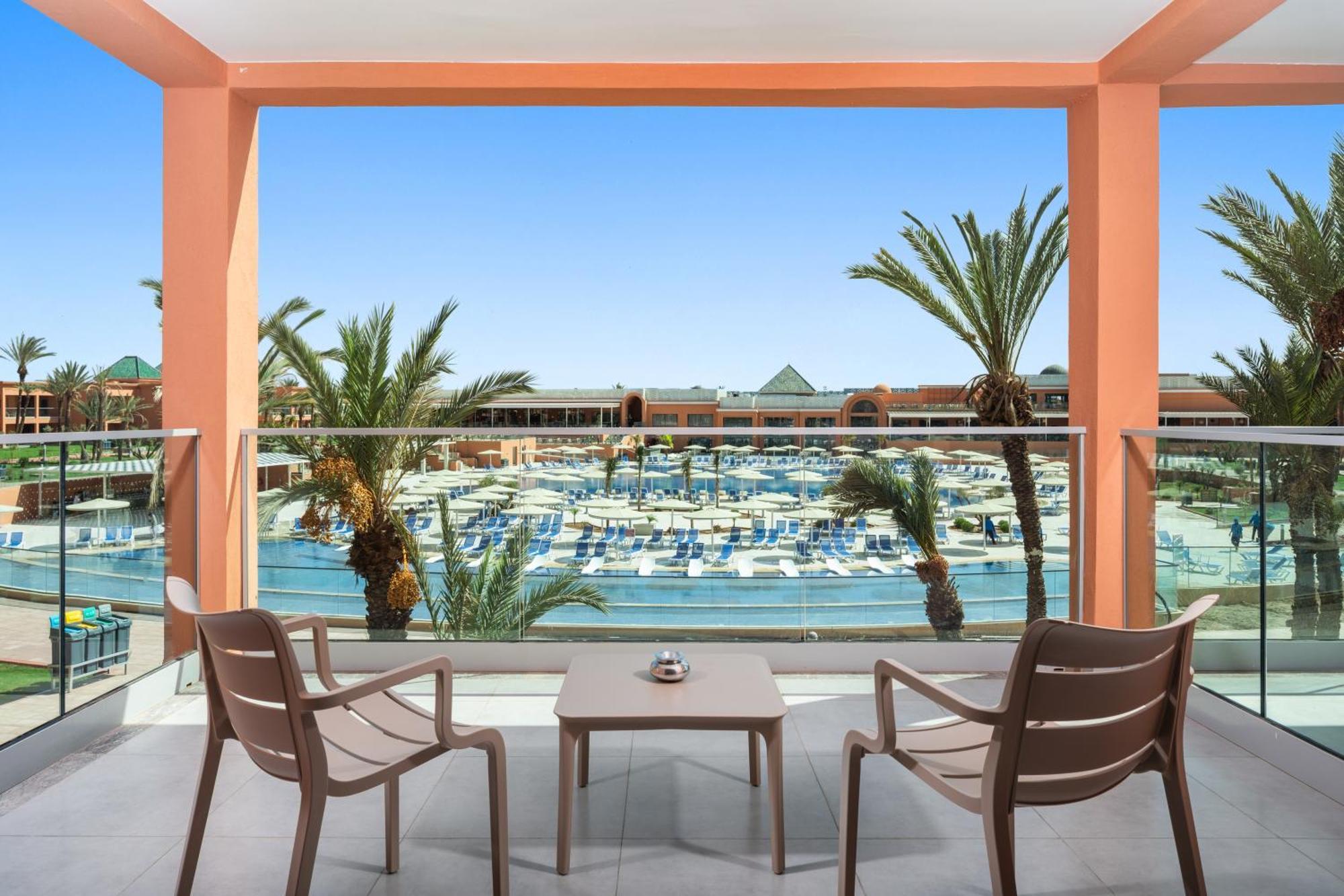 Deluxe Zimmer mit Poolblick