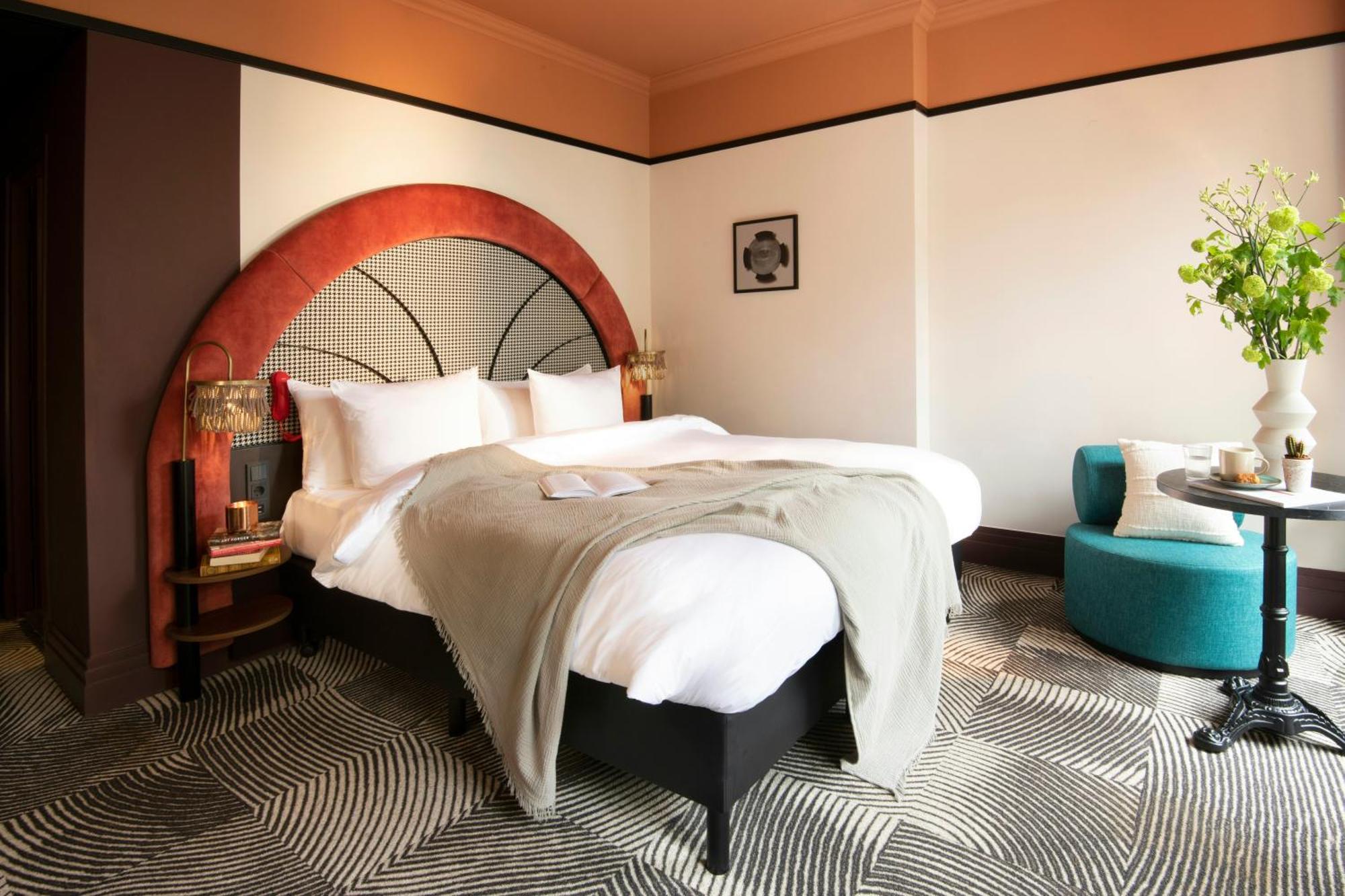 Mittleres Zimmer mit 1 Doppelbett