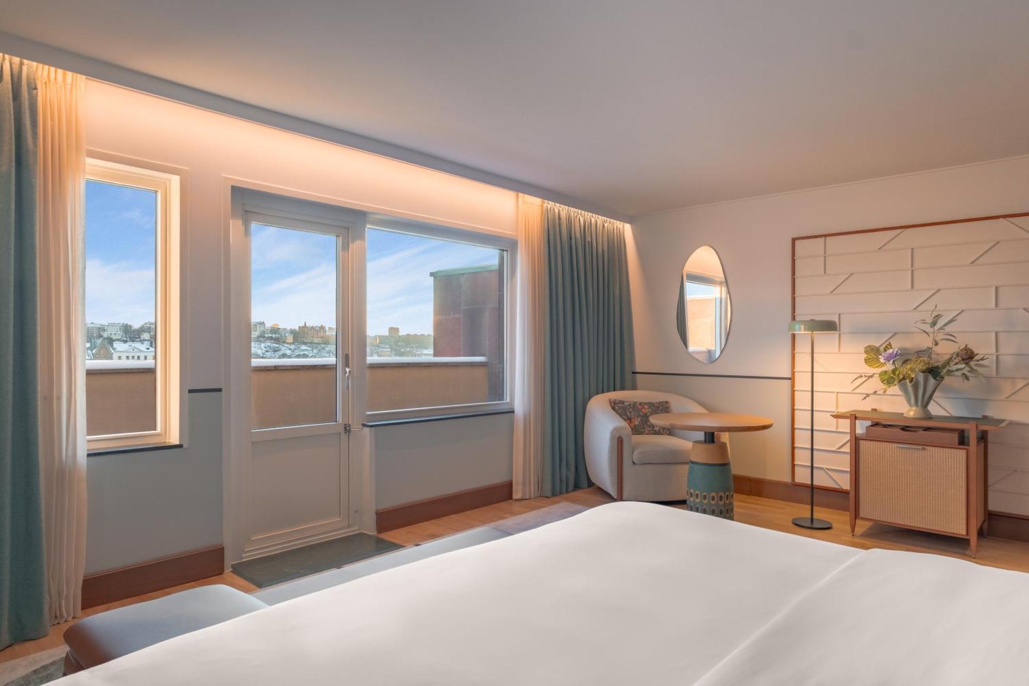 Superior Zimmer mit Kingsize-Bett, Balkon und Seeblick