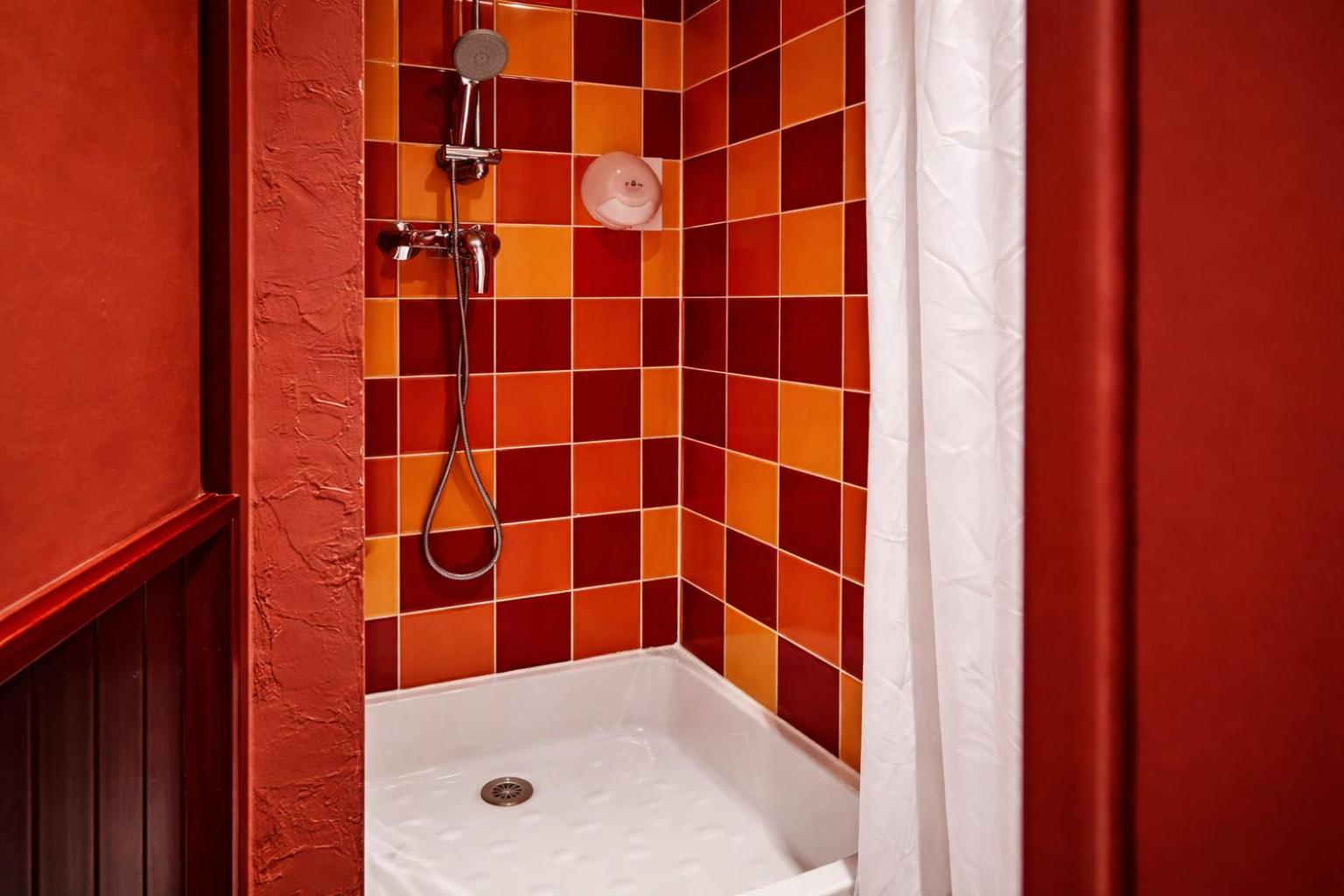 Zweibettzimmer mit Gemeinschafts-WC