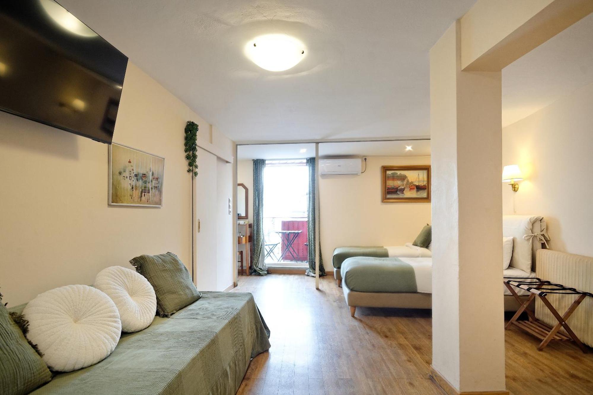 Vierbettzimmer mit Balkon