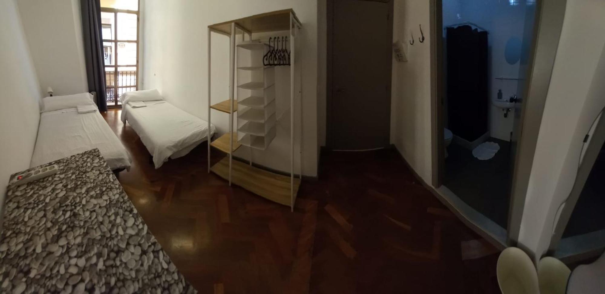 Zweibettzimmer mit eigenem Bad