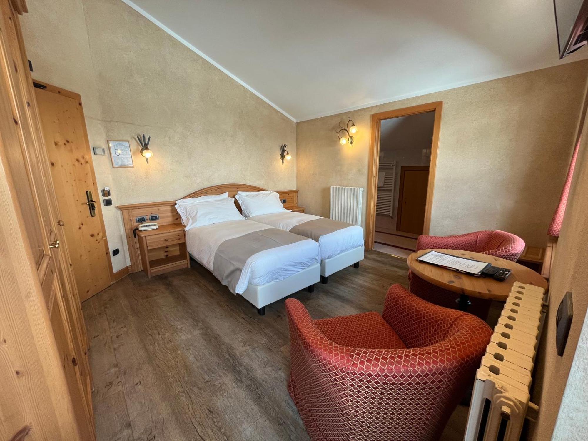 Deluxe Doppel-/Zweibettzimmer mit Balkon