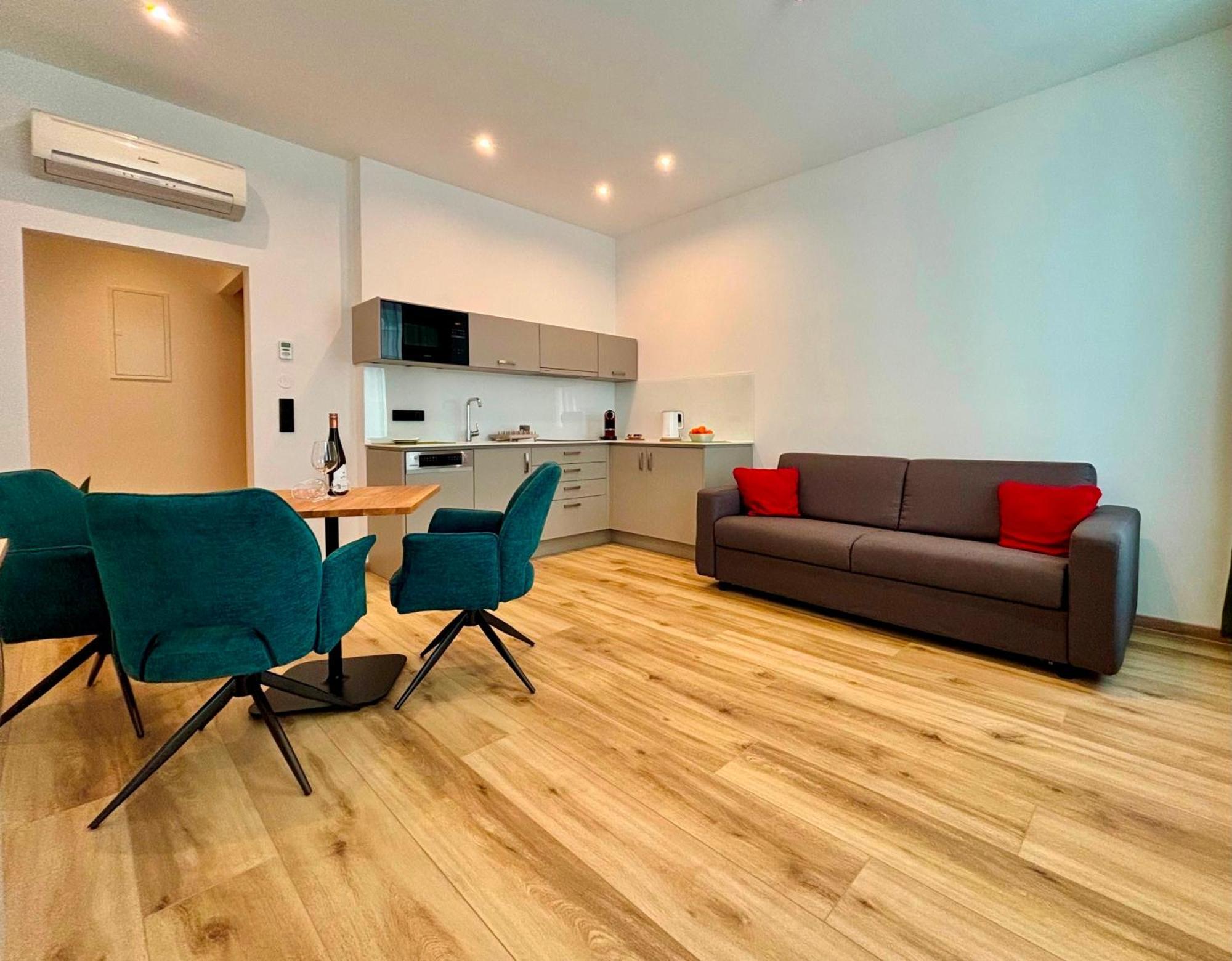 Classic Apartment,1758262932:JPEG