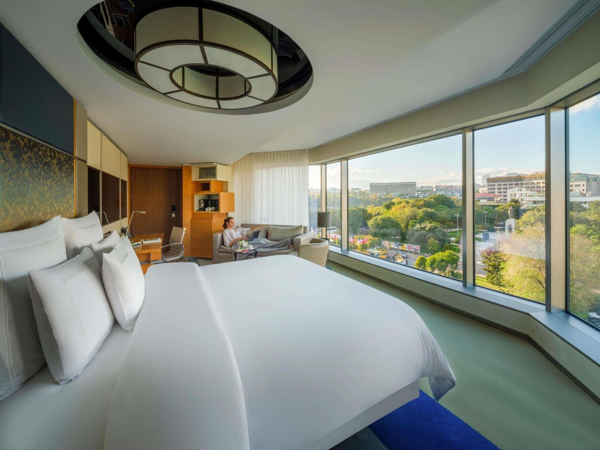 Corner Room with Garden View,1758272048:JPEG