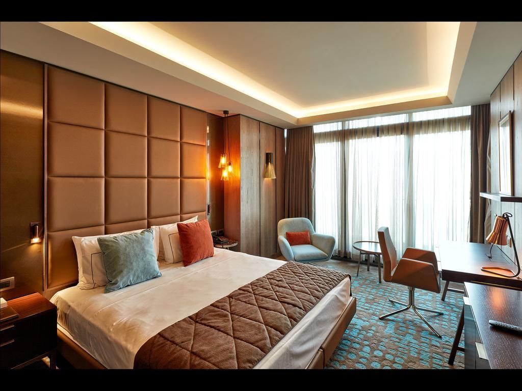 King Suite with Balcony,142312968:JPEG