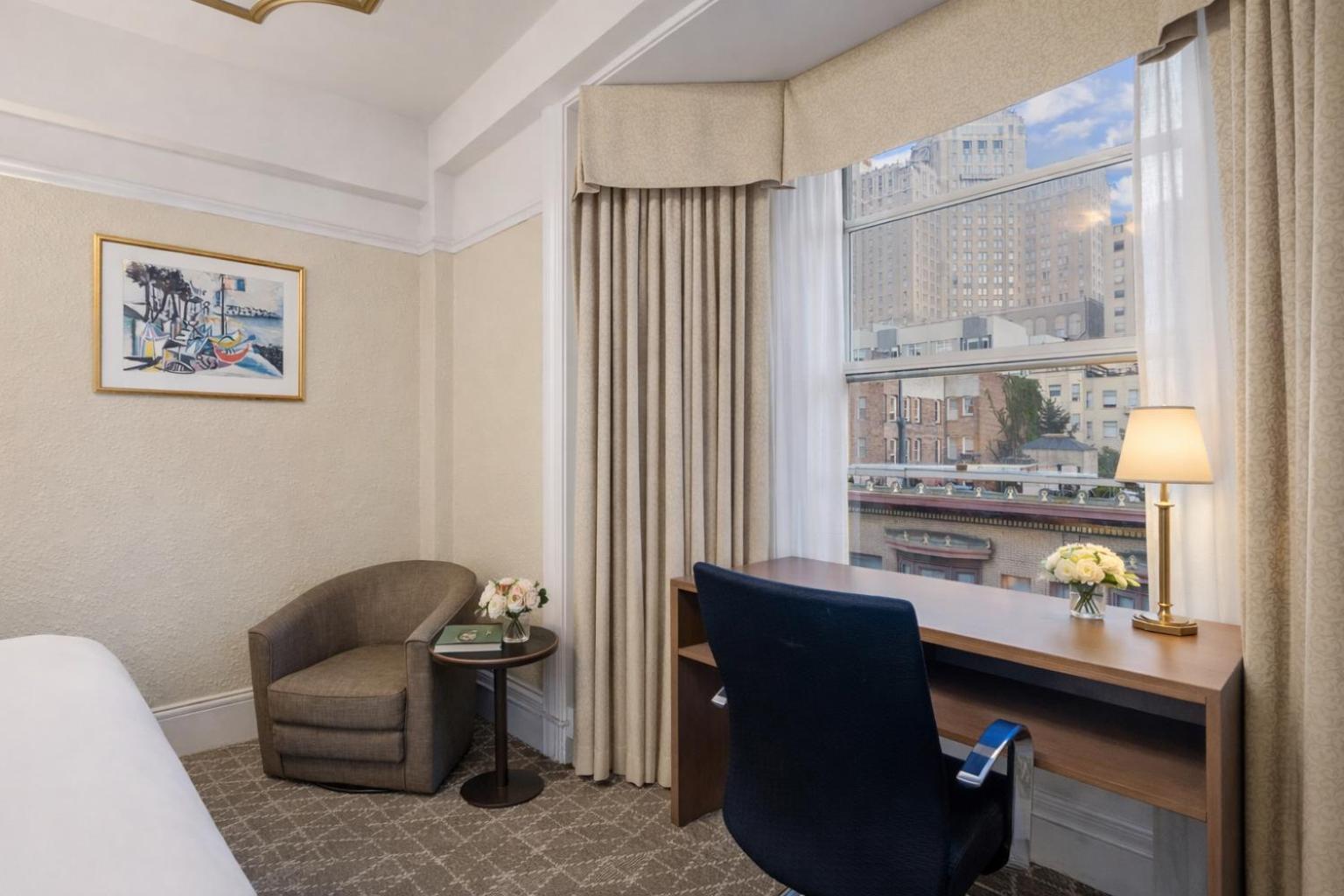 Deluxe Zimmer mit Kingsize-Bett