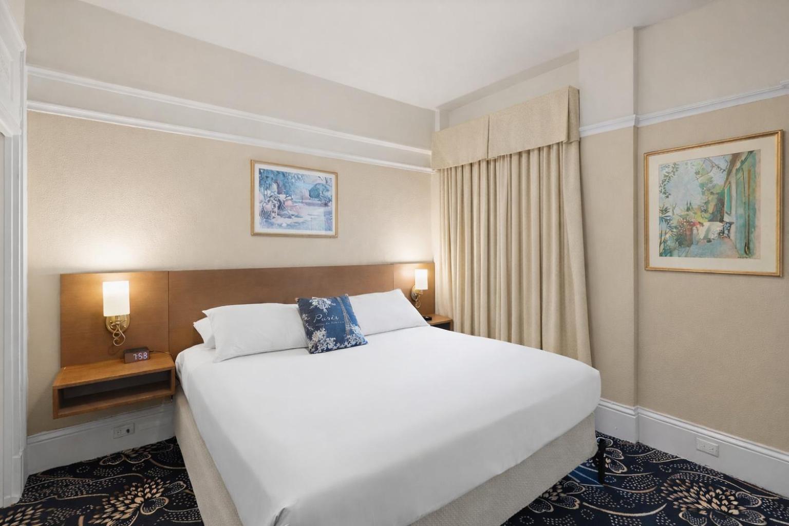 Standard Zimmer mit Kingsize-Bett
