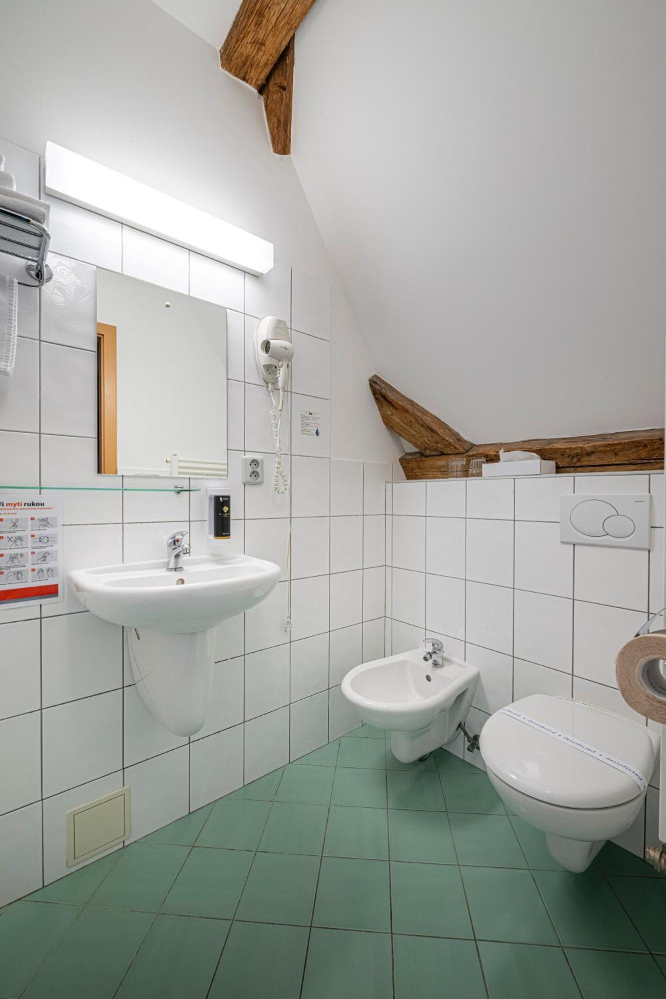 Doppel- oder Zweibettzimmer