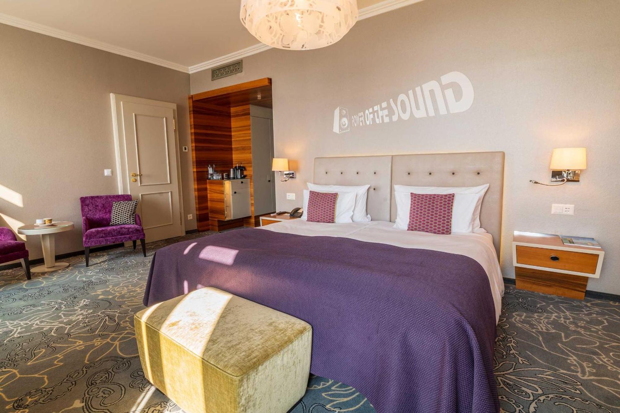 Deluxe Doppel-/Zweibettzimmer mit Seeblick