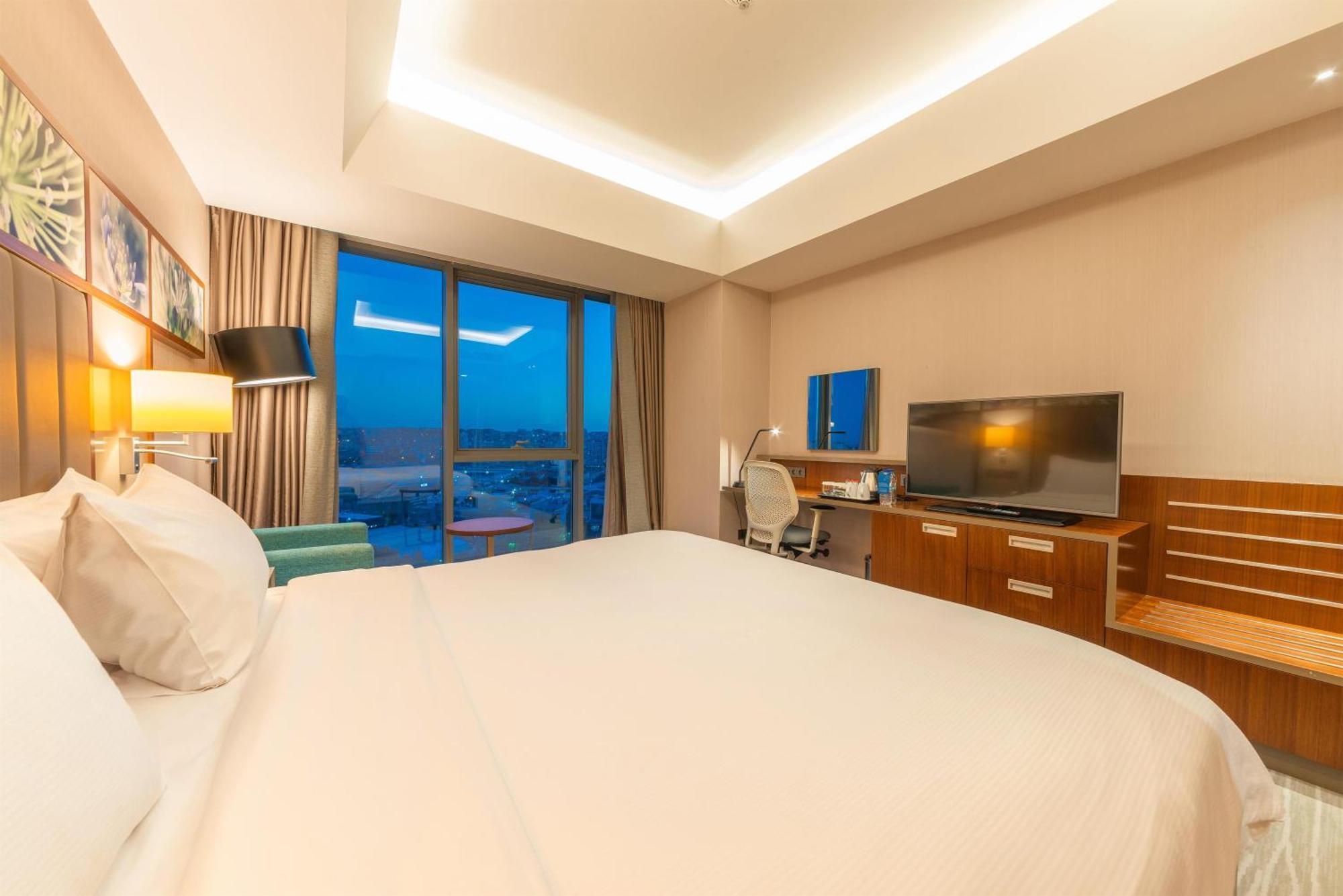 Zimmer mit Kingsize-Bett