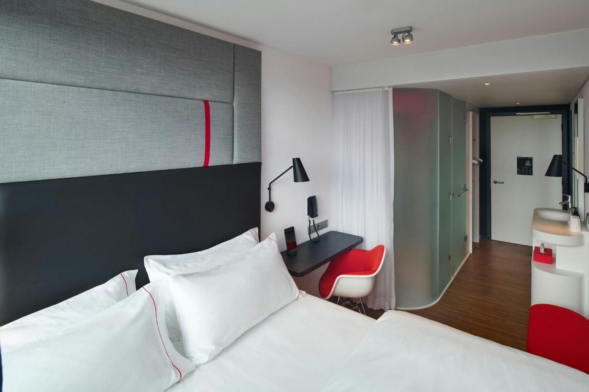 Zimmer mit Kingsize-Bett