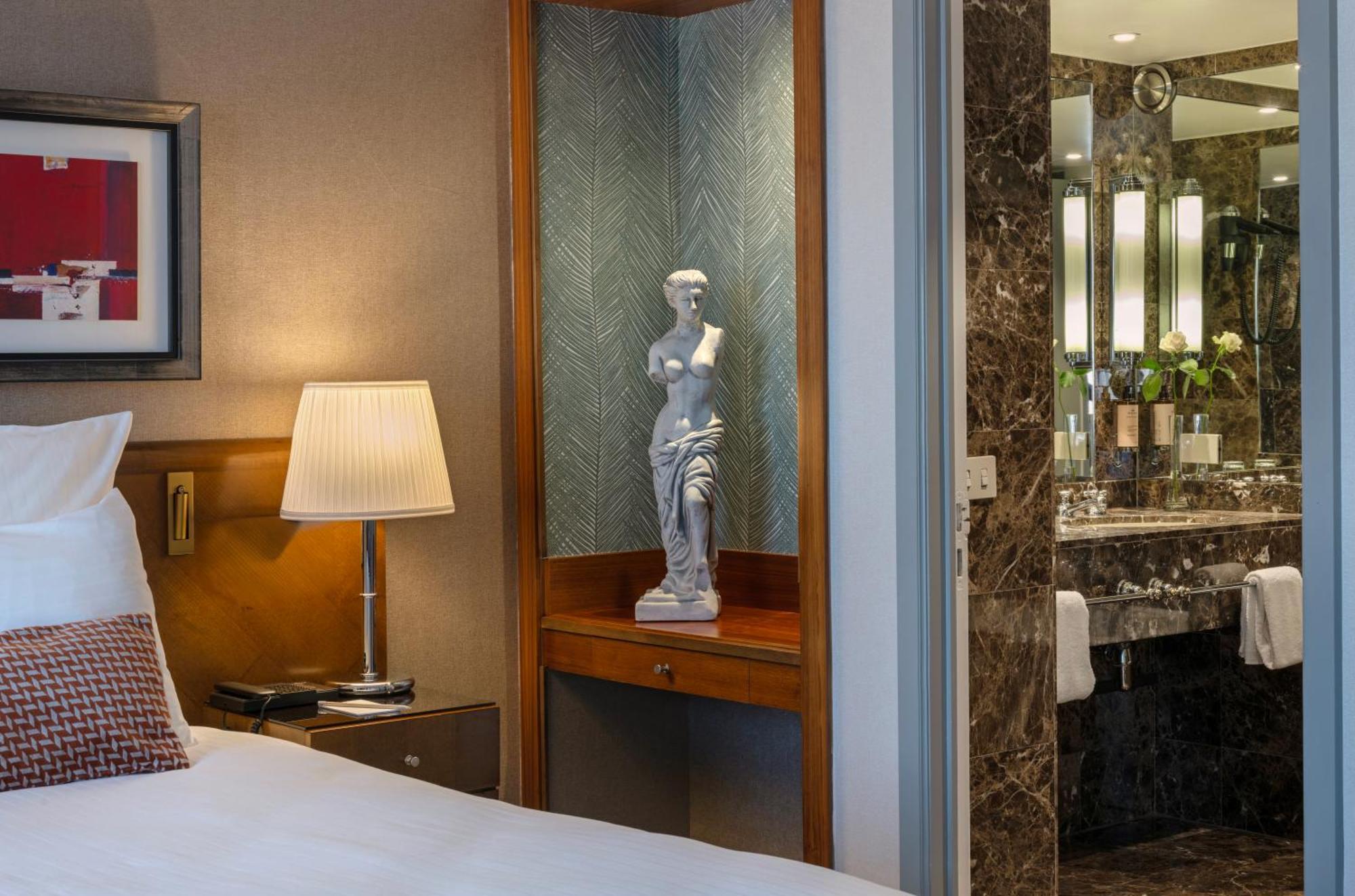 Warwick Suite