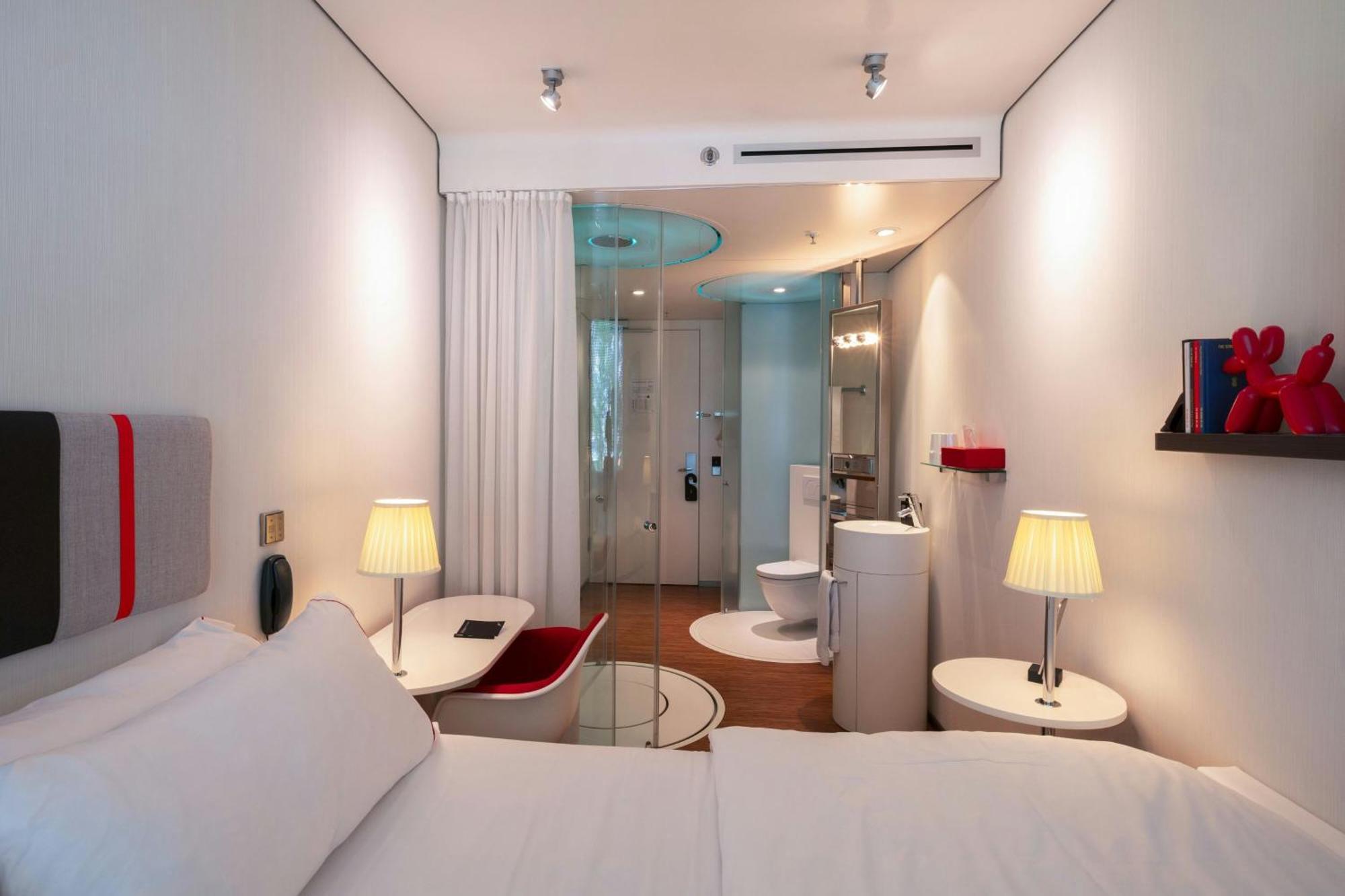 Zimmer mit Kingsize-Bett