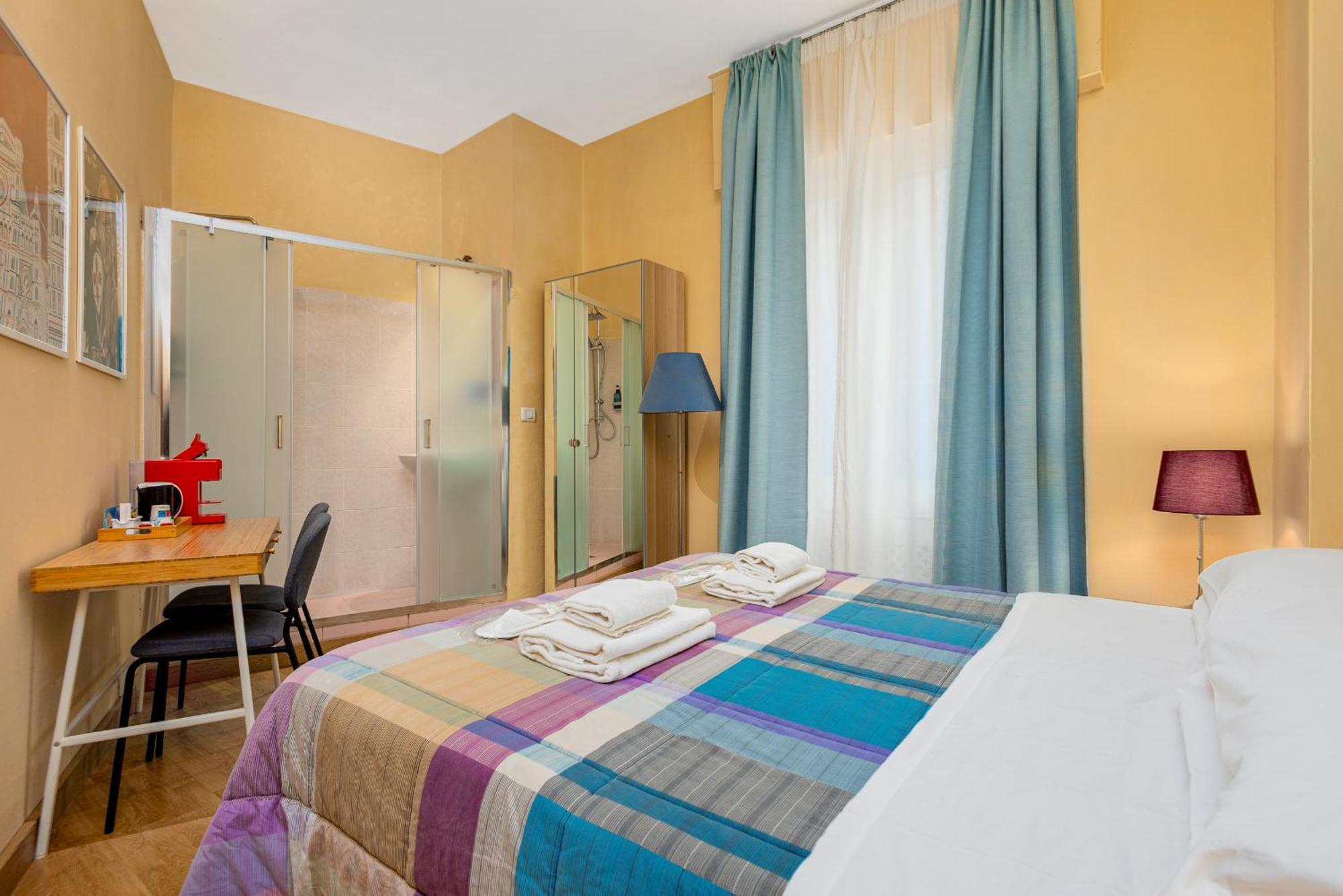 Doppel-/Zweibettzimmer mit privatem, externem Bad