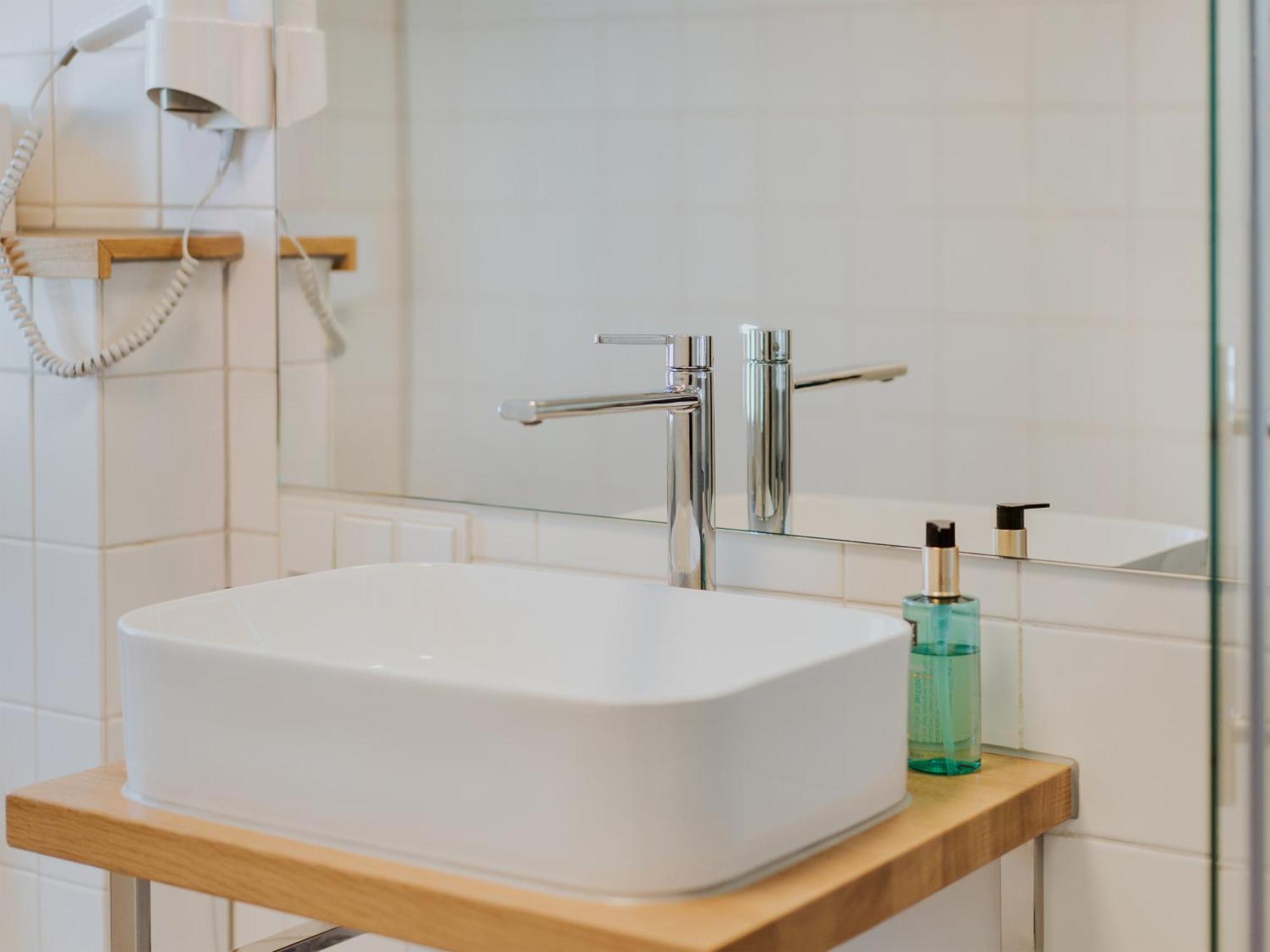 Doppel-/Zweibettzimmer mit eigenem Bad
