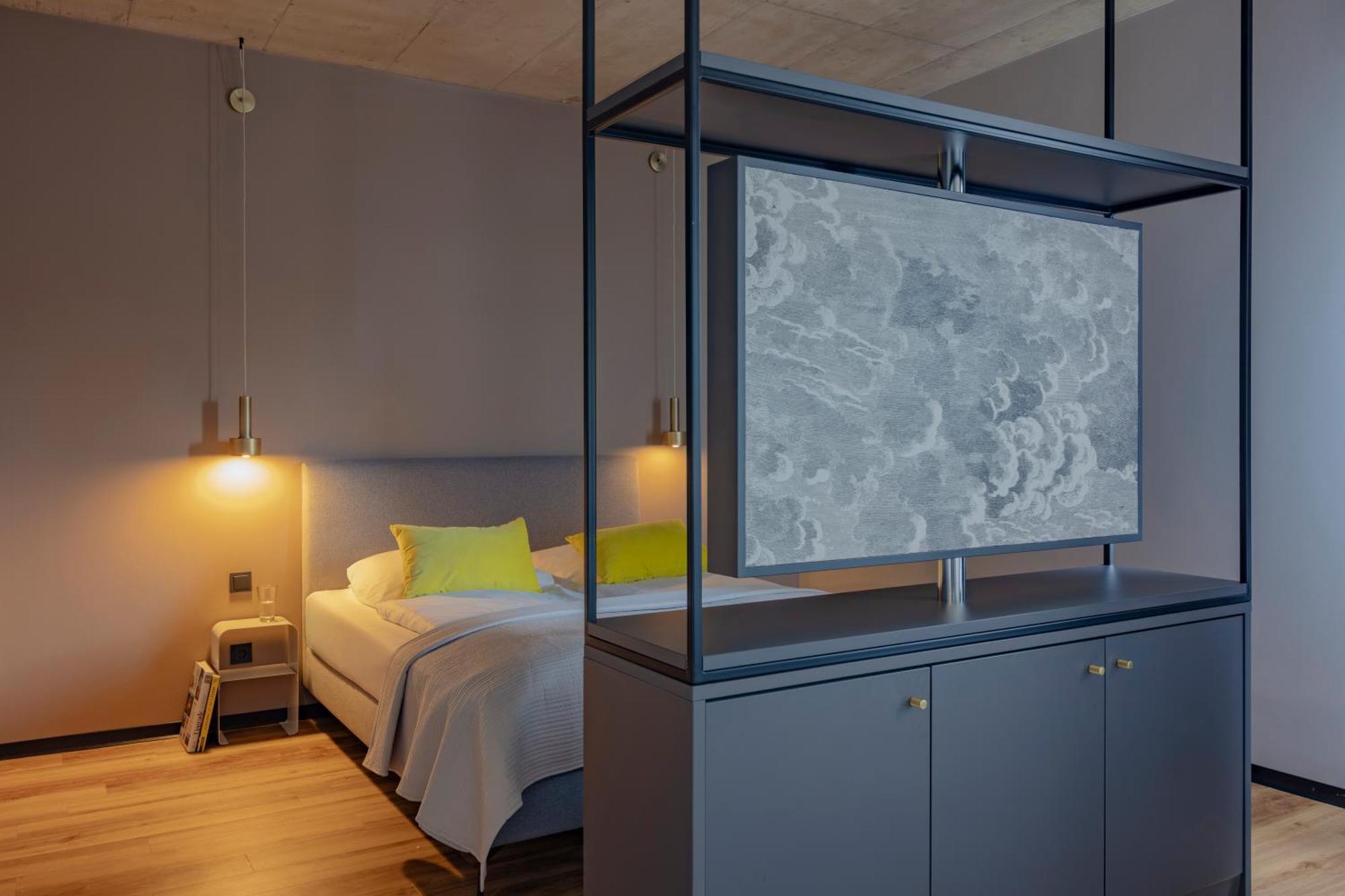 Luxury Apartment with One Queen Bed
