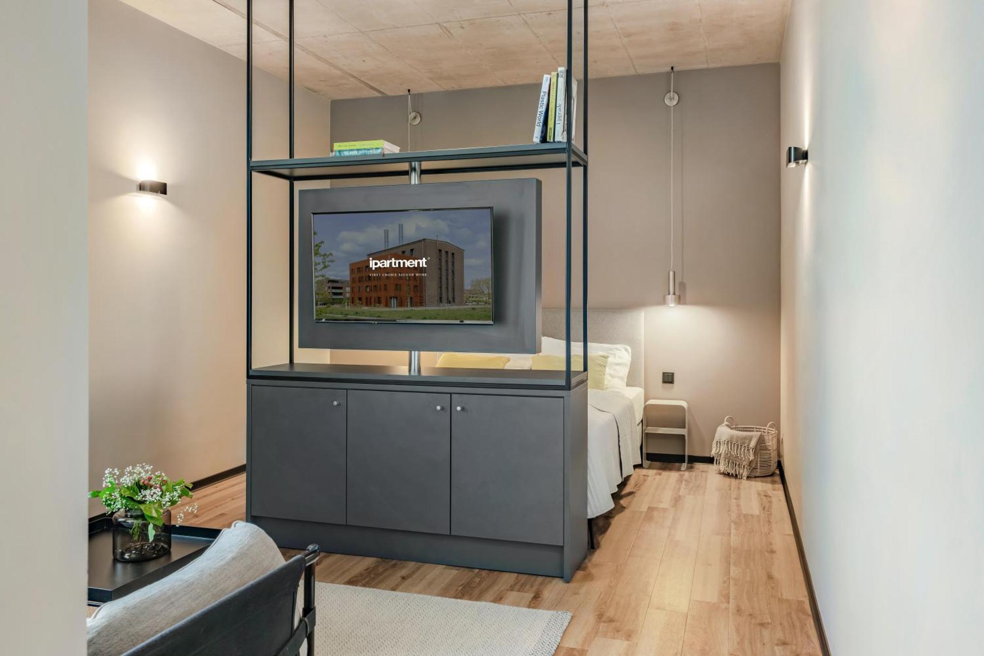 Medium Apartment with One Queen Bed
