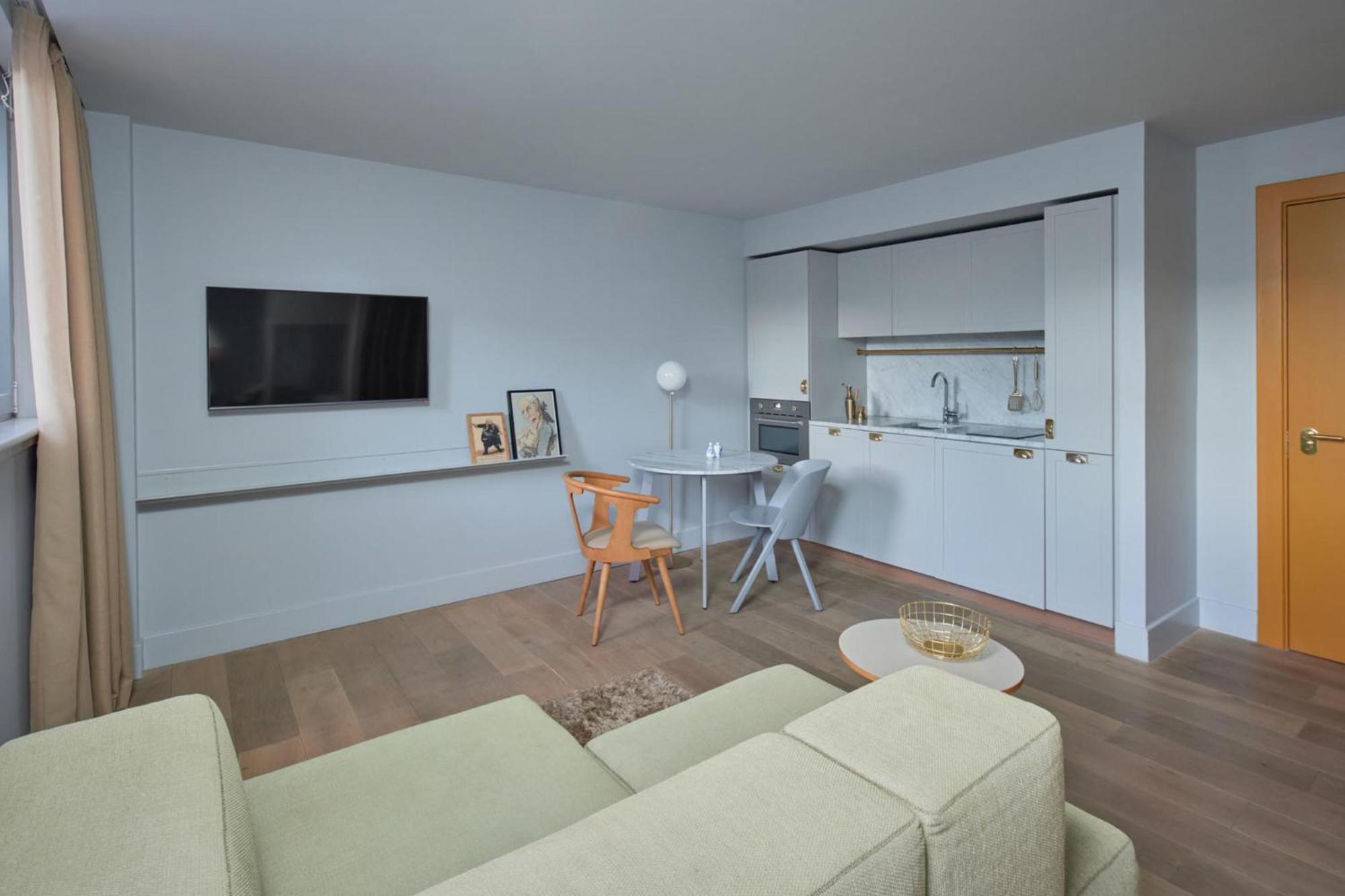 Offen geschnittene Suite