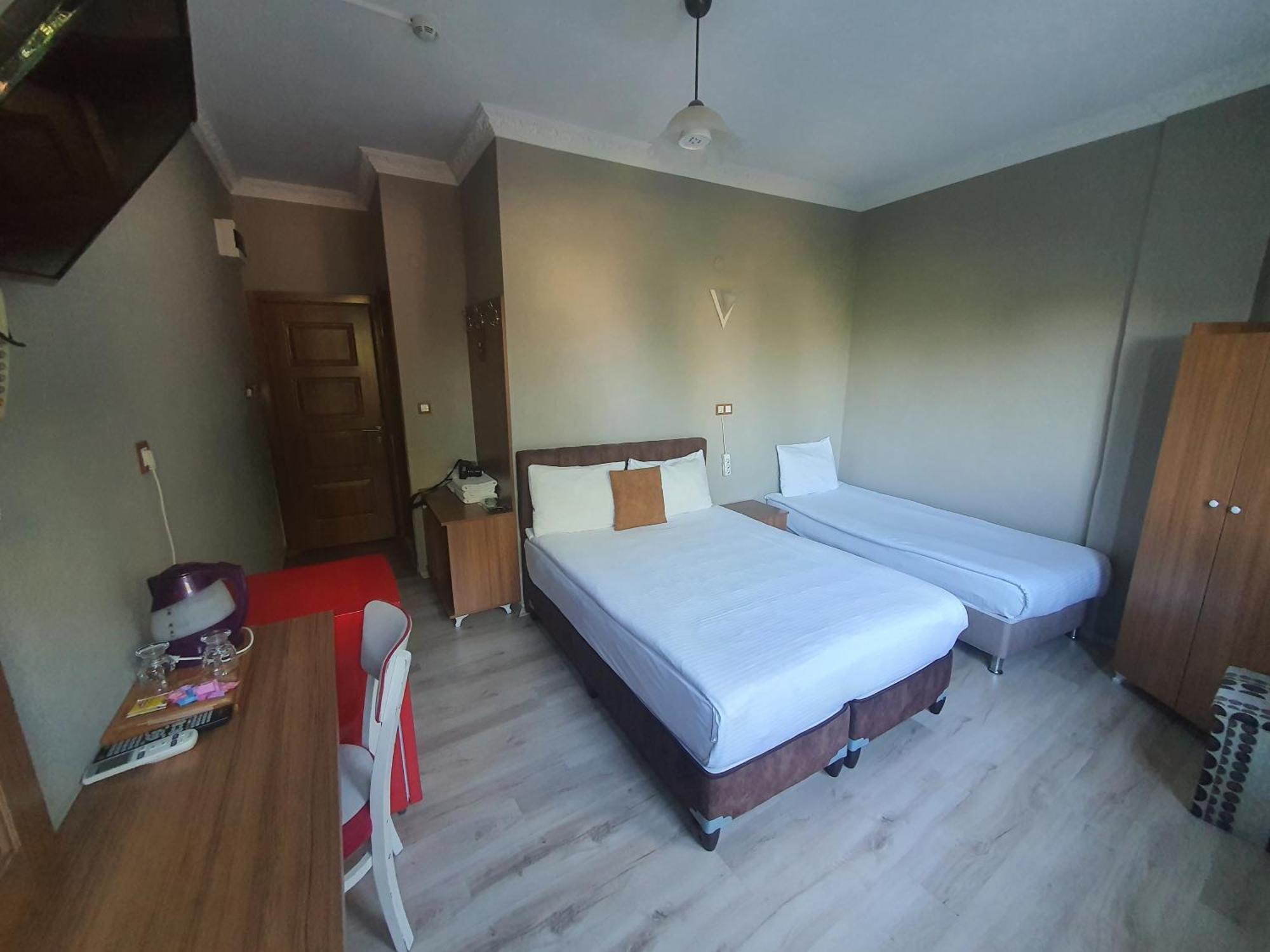 Standard Dreibettzimmer mit Meerblick