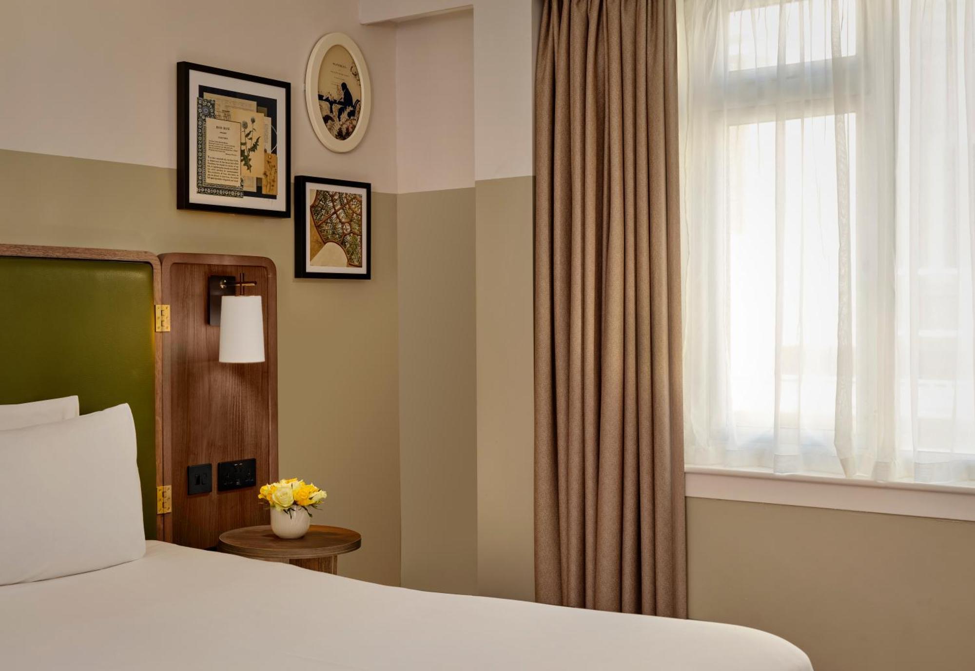 Classic Zimmer mit 1 Queensize-Bett und 1 Einzelbett