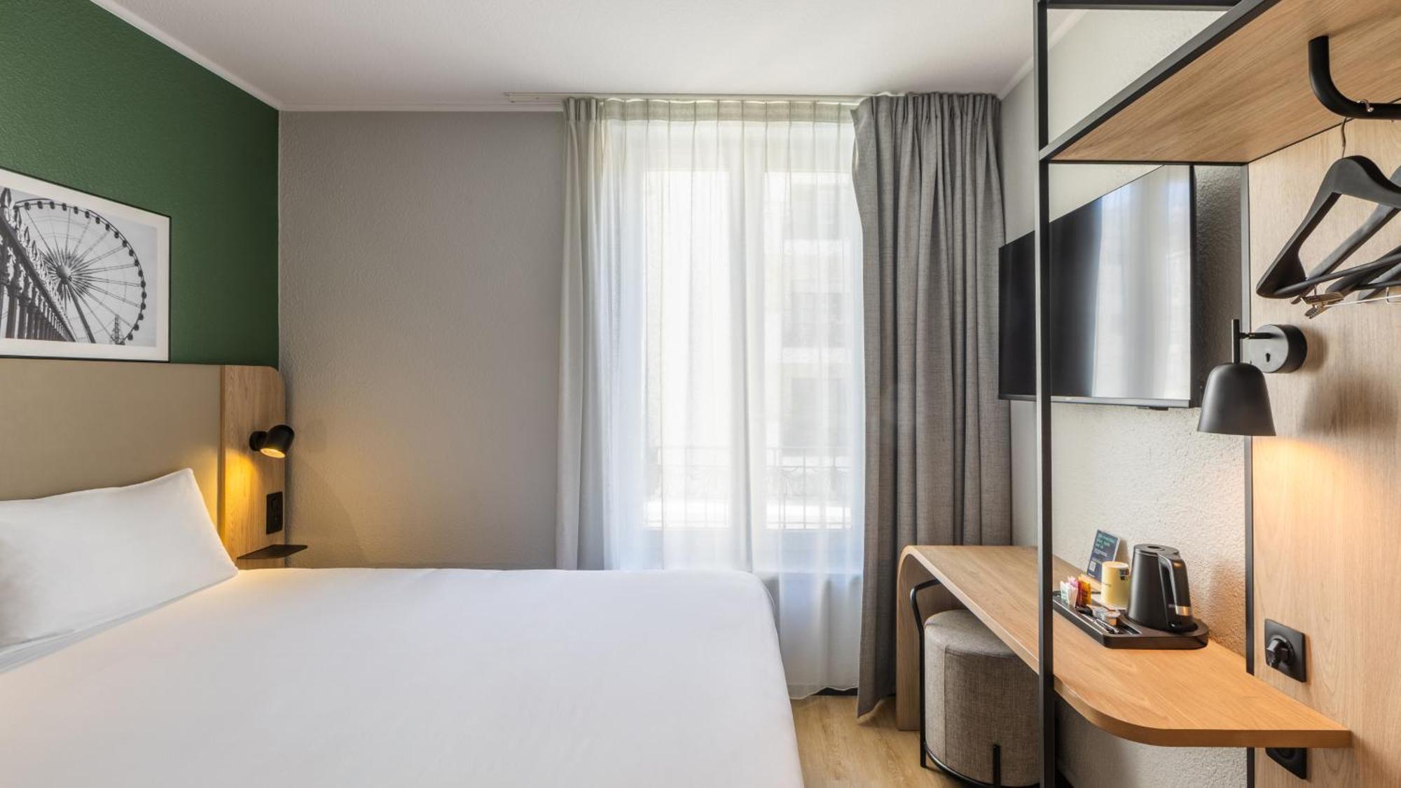 2 Standard Room Connecting - 1 Queen Bed 2 Single Beds