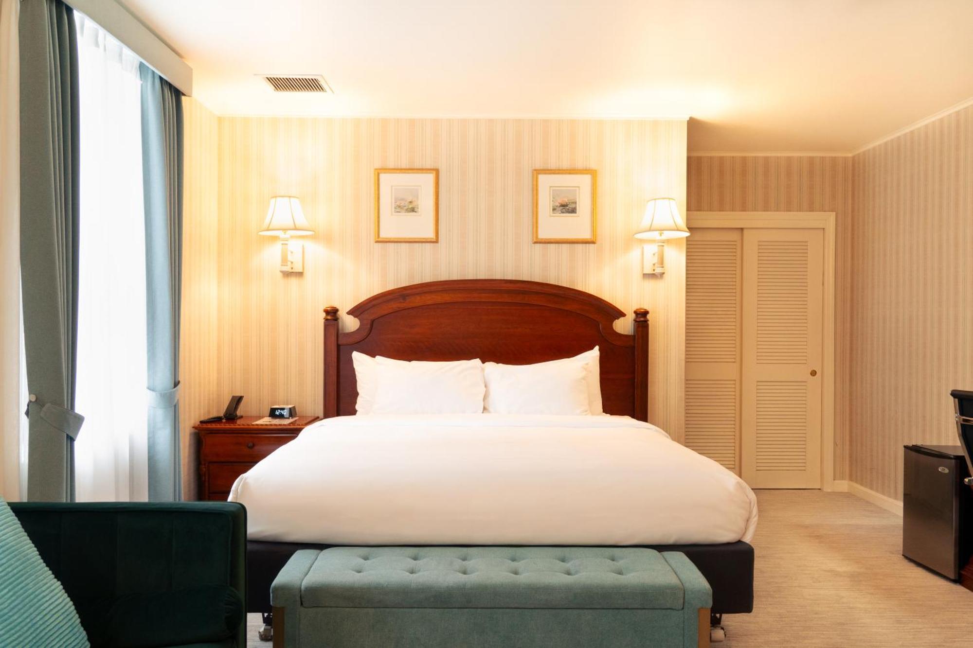 Deluxe Zimmer mit Kingsize-Bett