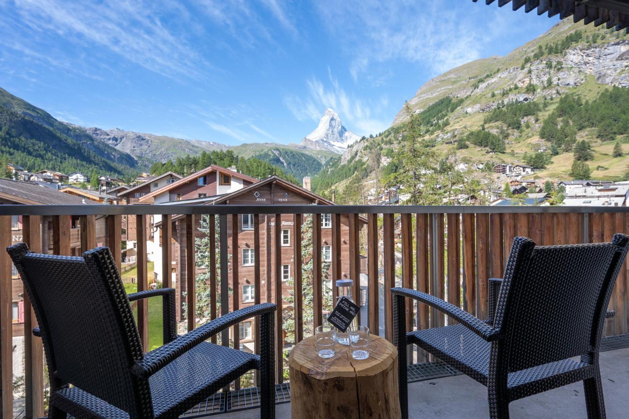 Dreibettzimmer mit Blick auf das Matterhorn