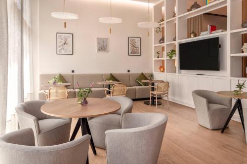 Level Executive Suite