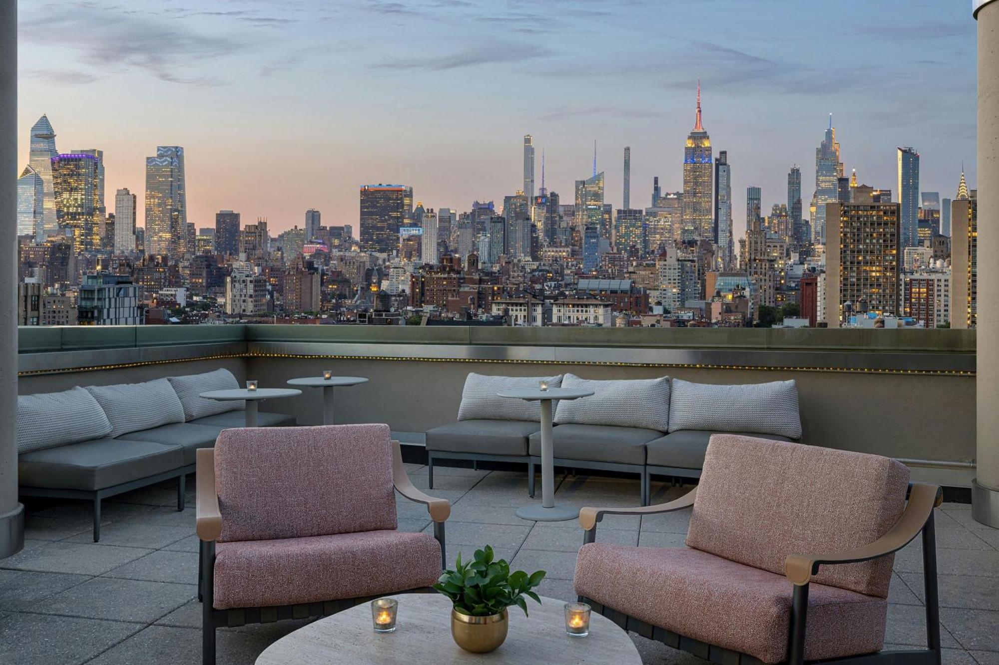 Zimmer mit Kingsize-Bett auf der Club-Etage